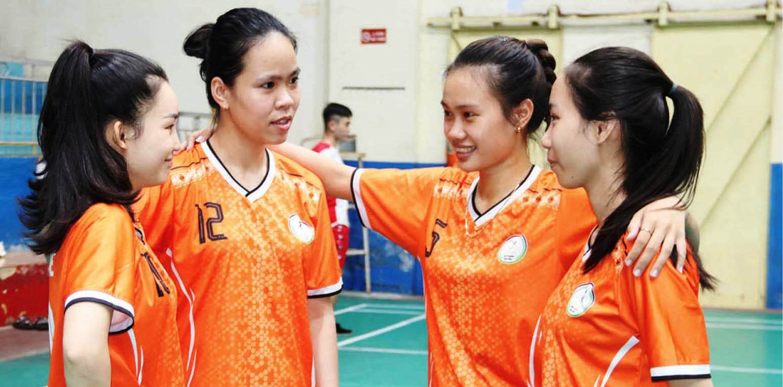 Chuyện những cô gái “hai vai”