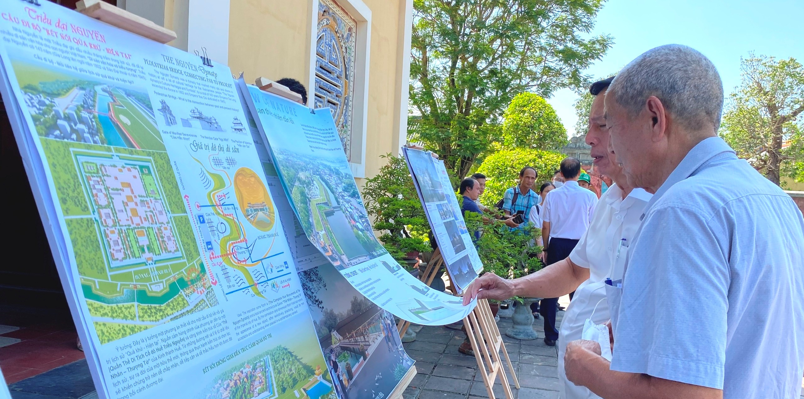 Trao giải cuộc thi “Ý tưởng thiết kế cầu đi bộ vượt qua Hộ Thành hào nối Thượng thành”