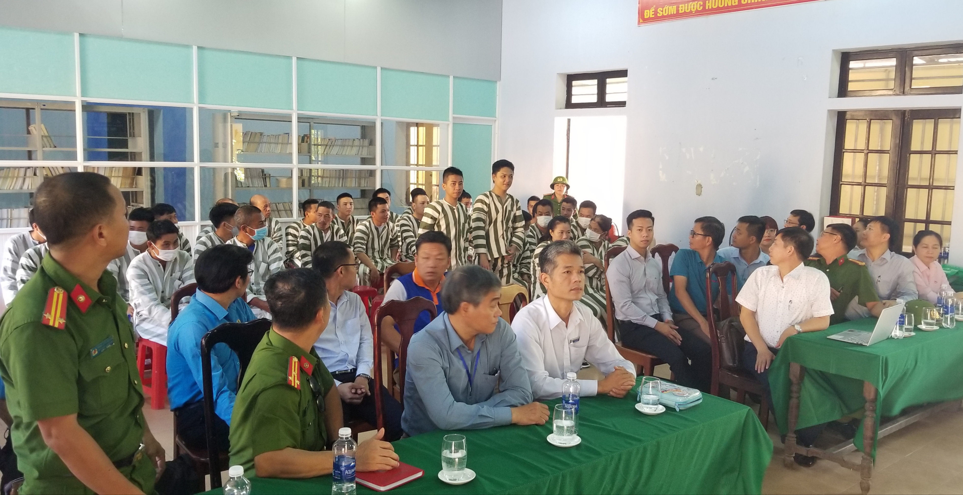 Tư vấn, hướng nghiệp và giới thiệu việc làm cho phạm nhân