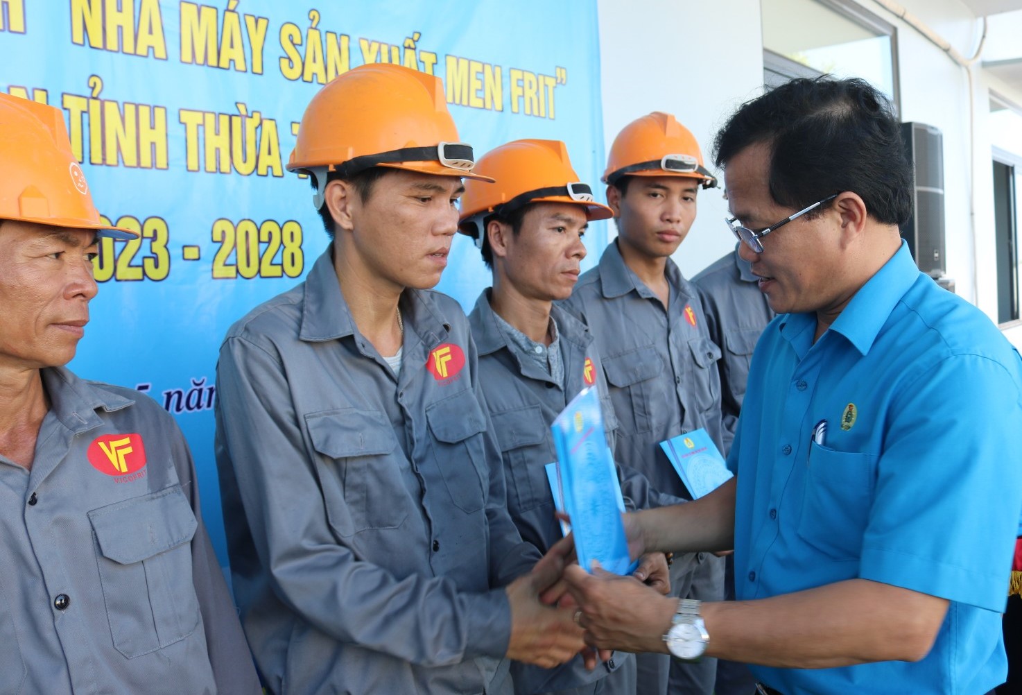 Công trình “Nhà máy sản xuất men Frit” chào mừng đại hội công đoàn