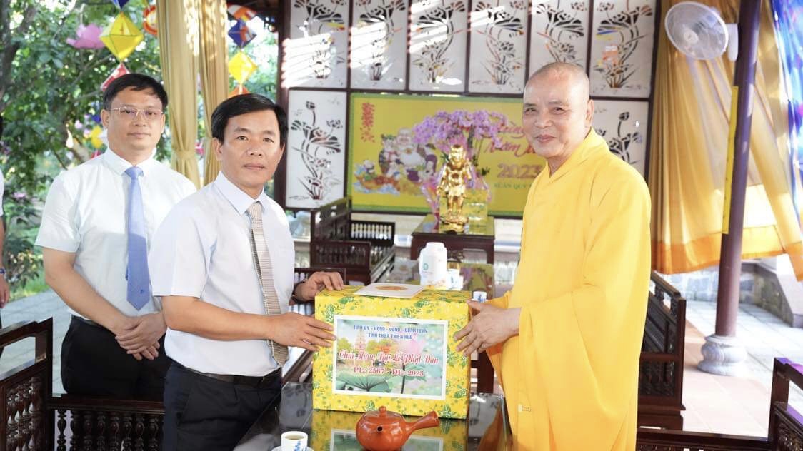 Lãnh đạo tỉnh thăm các cơ sở Phật giáo nhân dịp Đại lễ Phật đản