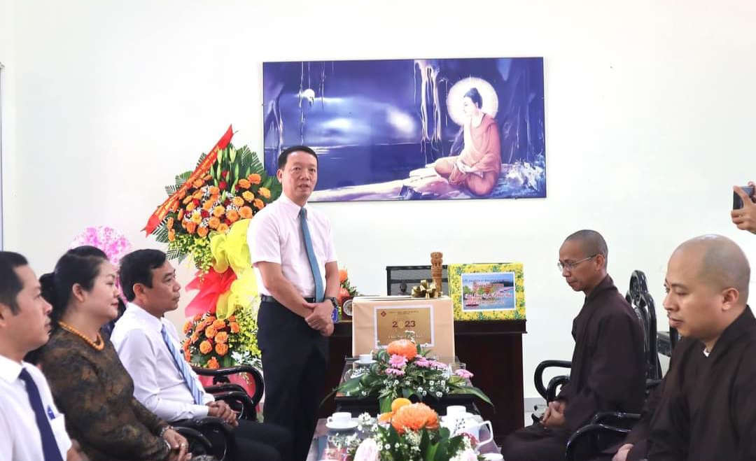 Lãnh đạo TP Huế thăm, chúc mừng các cơ sở Phật giáo nhân Đại lễ Phật đản