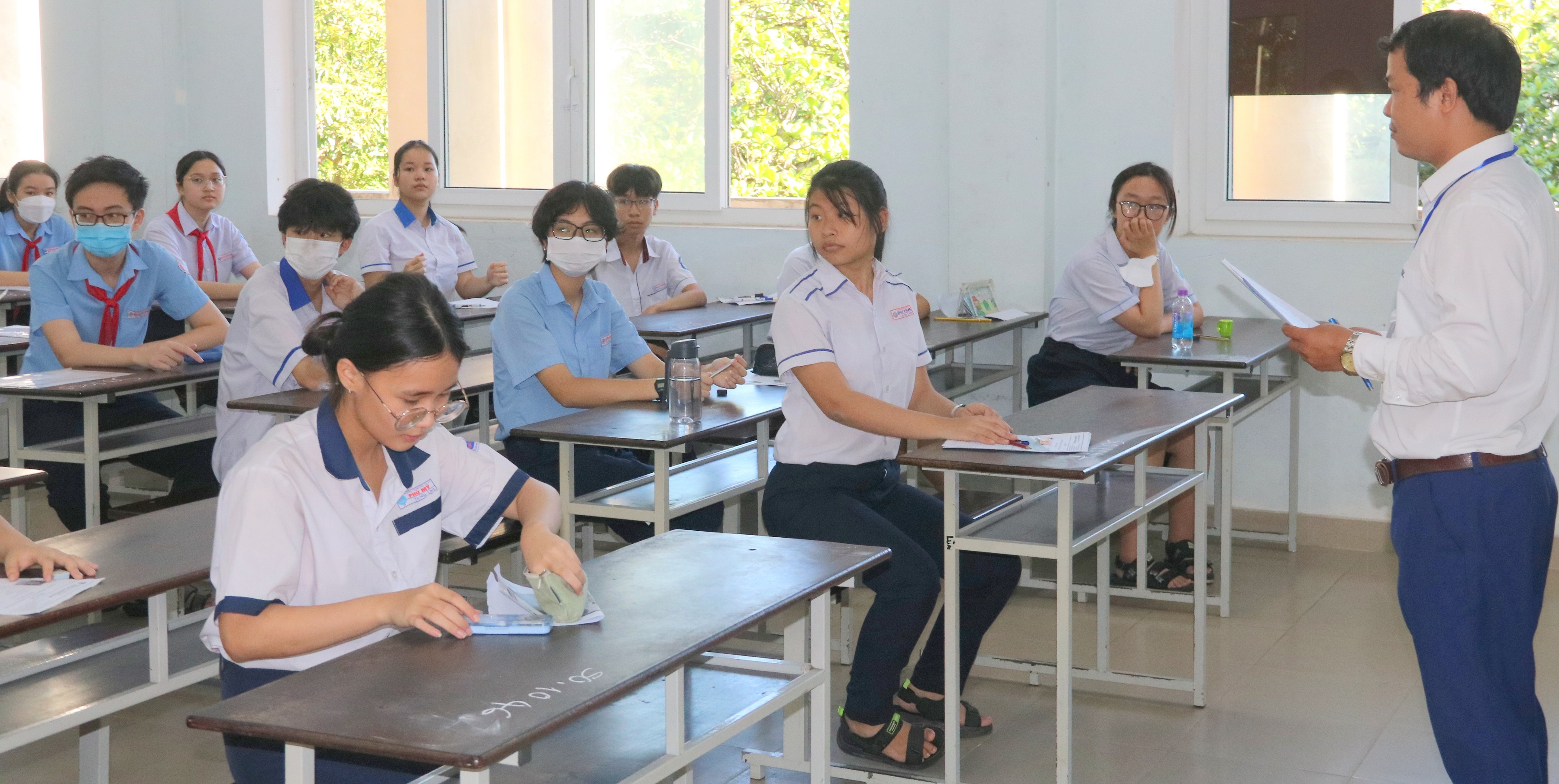Kỳ thi vào lớp 10 Trường THPT Chuyên Khoa học Huế diễn ra nghiêm túc