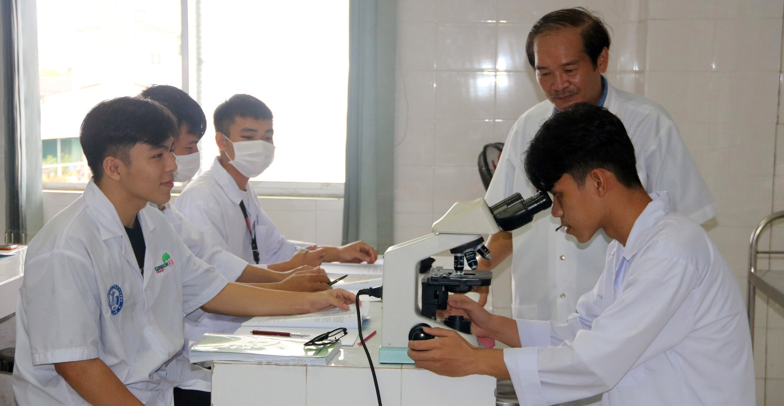 86 đề tài tham gia hội nghị nghiên cứu khoa học sinh viên Trường đại học Y - Dược Huế