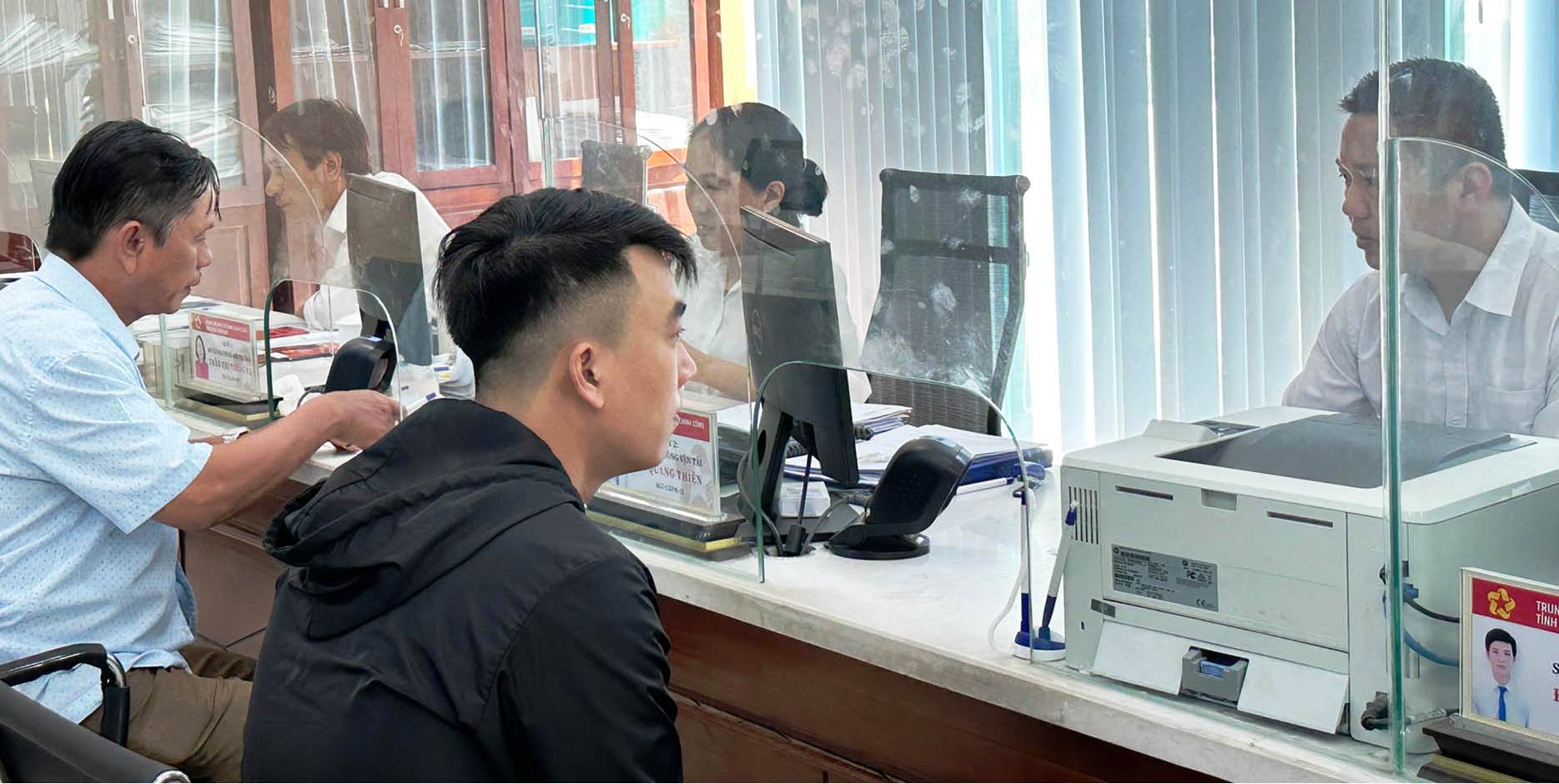 Niềm nở nhưng vẫn còn chi phí phi chính thức