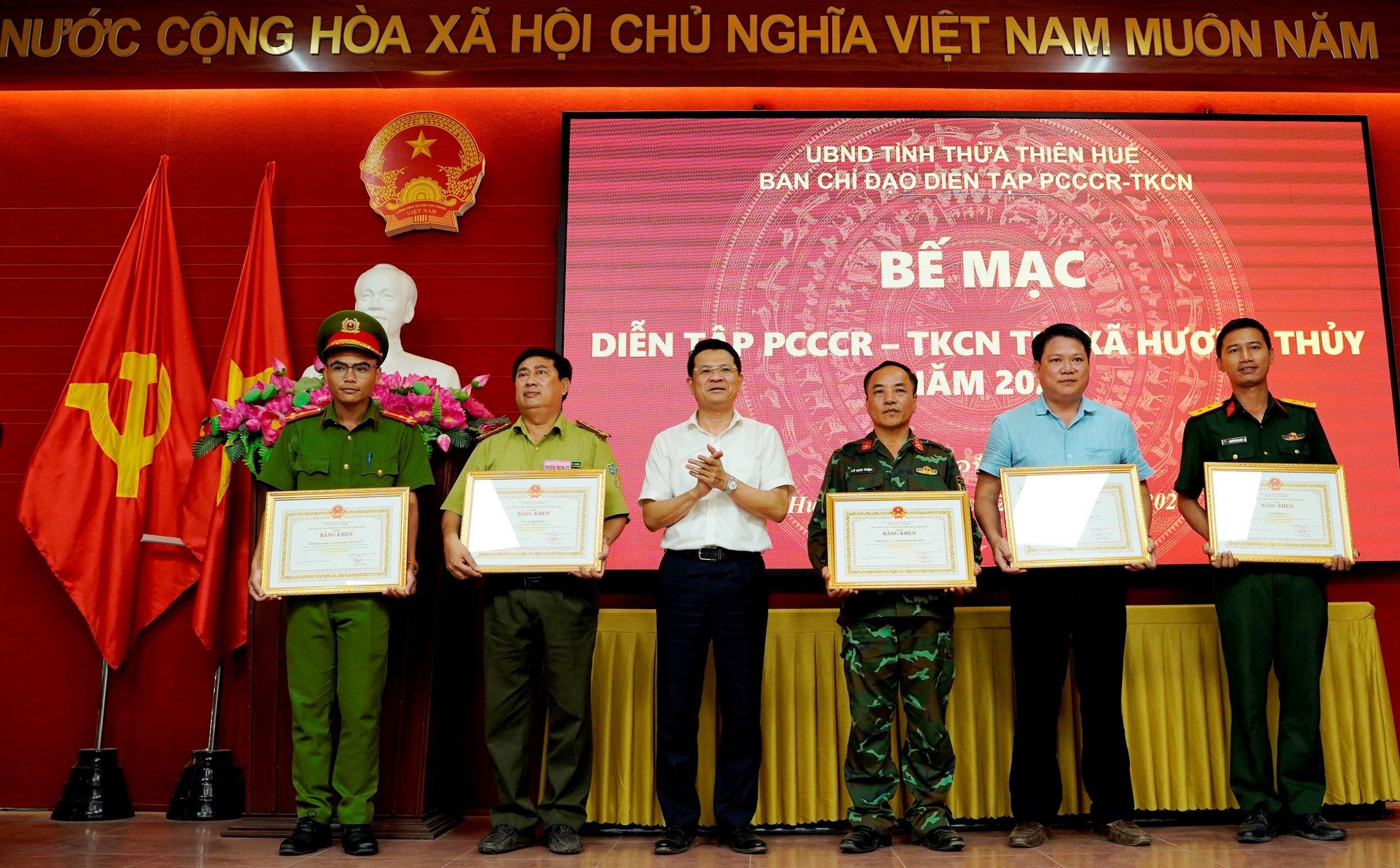 Đánh giá, rút kinh nghiệm về cuộc diễn tập thực binh phòng cháy, chữa cháy rừng