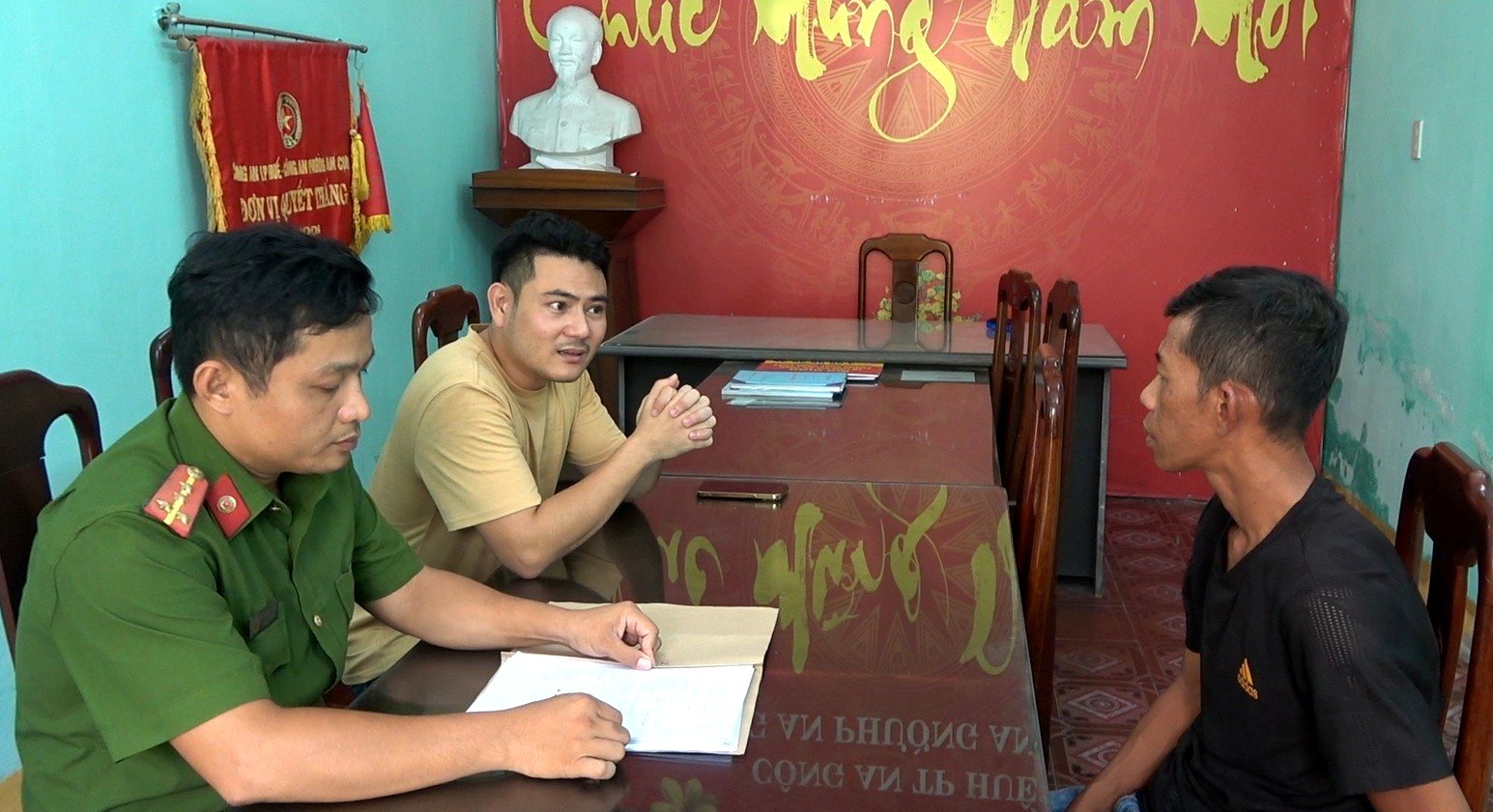 Hai đối tượng trộm chim cảnh sa lưới