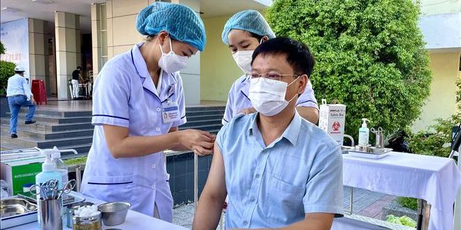 Thống nhất chuyển COVID-19 từ bệnh truyền nhiễm nhóm A sang nhóm B