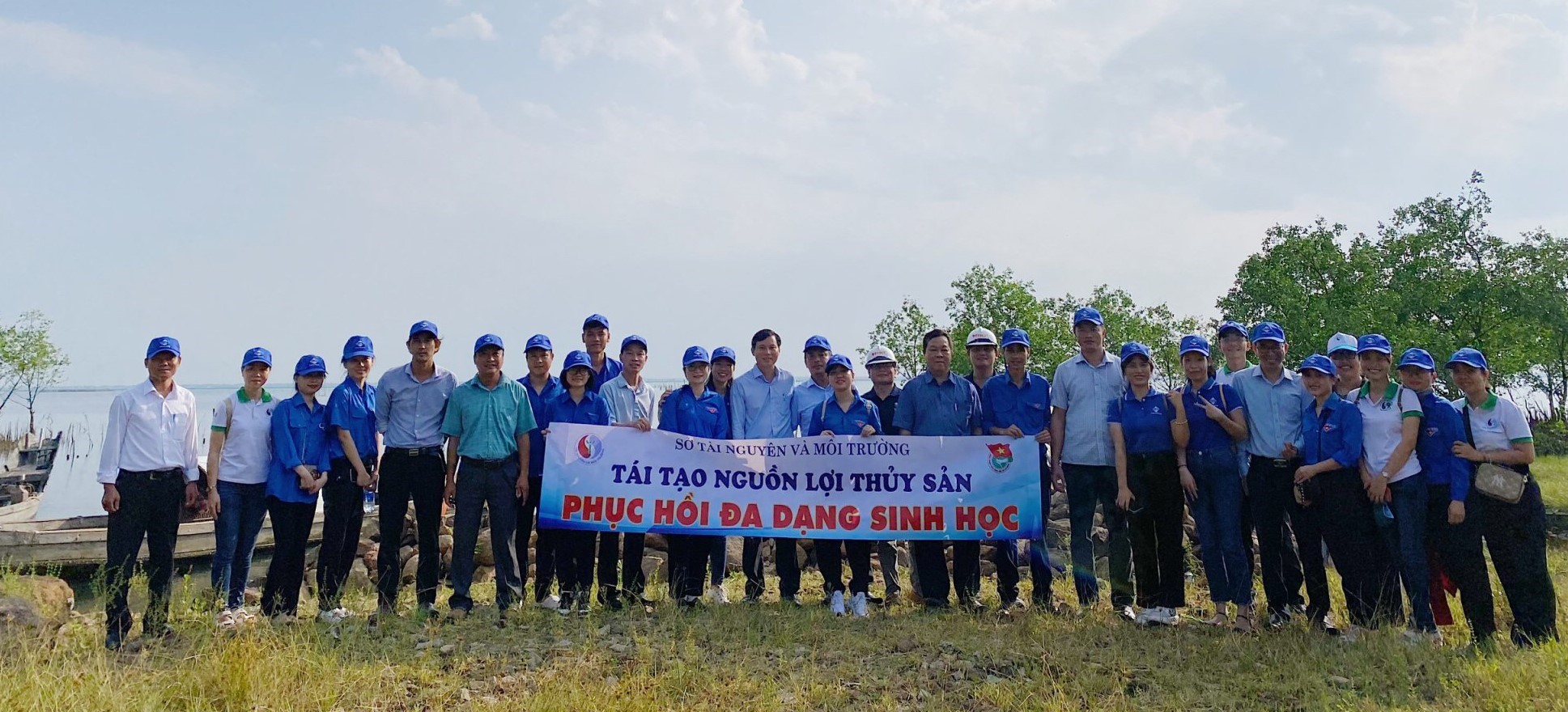 Thả gần 100 000 con cá, tôm giống vào phá Tam Giang-Cầu Hai