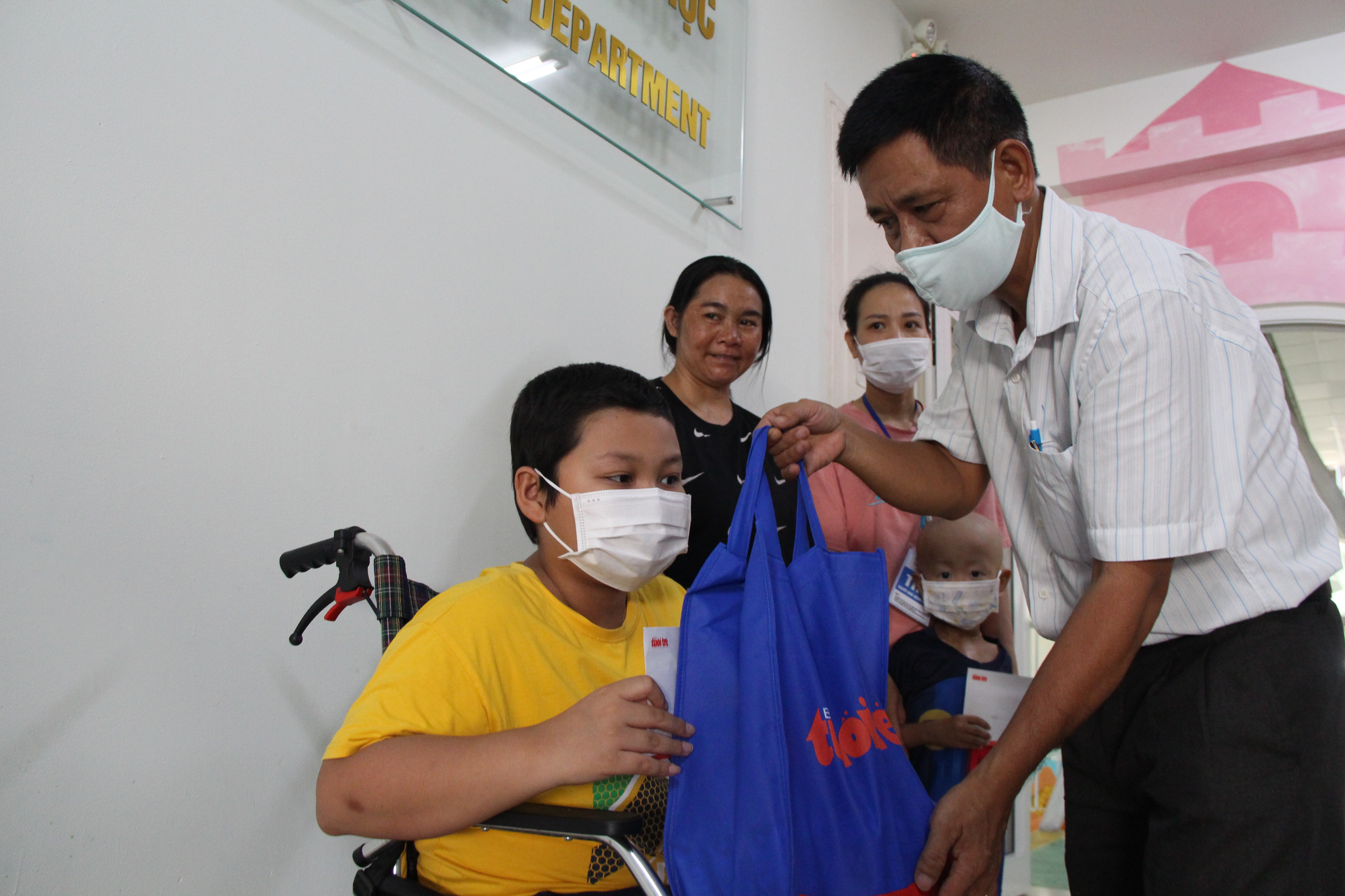 “Tiếp sức hoa mặt trời” đến Huế