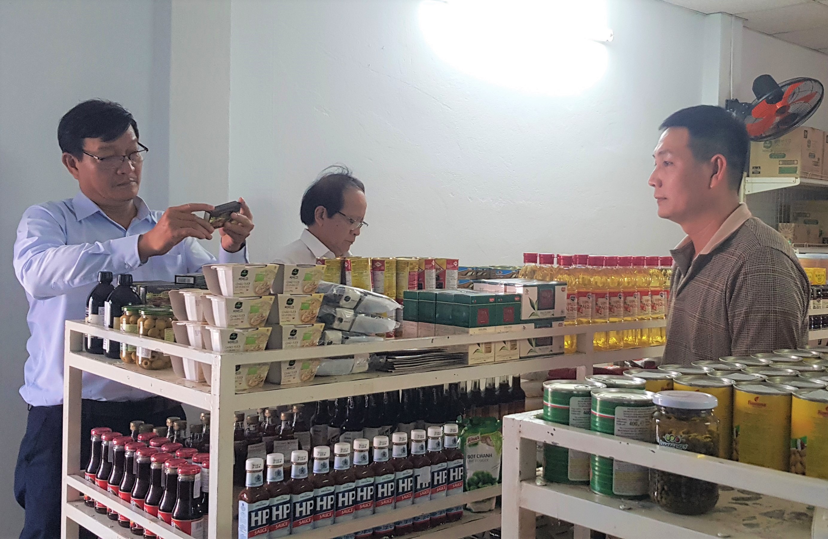 Kiểm tra 30 cơ sở, phạt tiền 1 cơ sở vi phạm an toàn thực phẩm