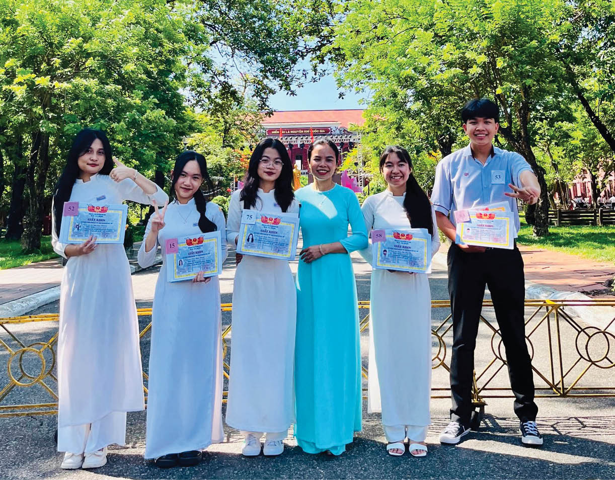 Quả ngọt từ môn lịch sử của nhóm năm người bạn