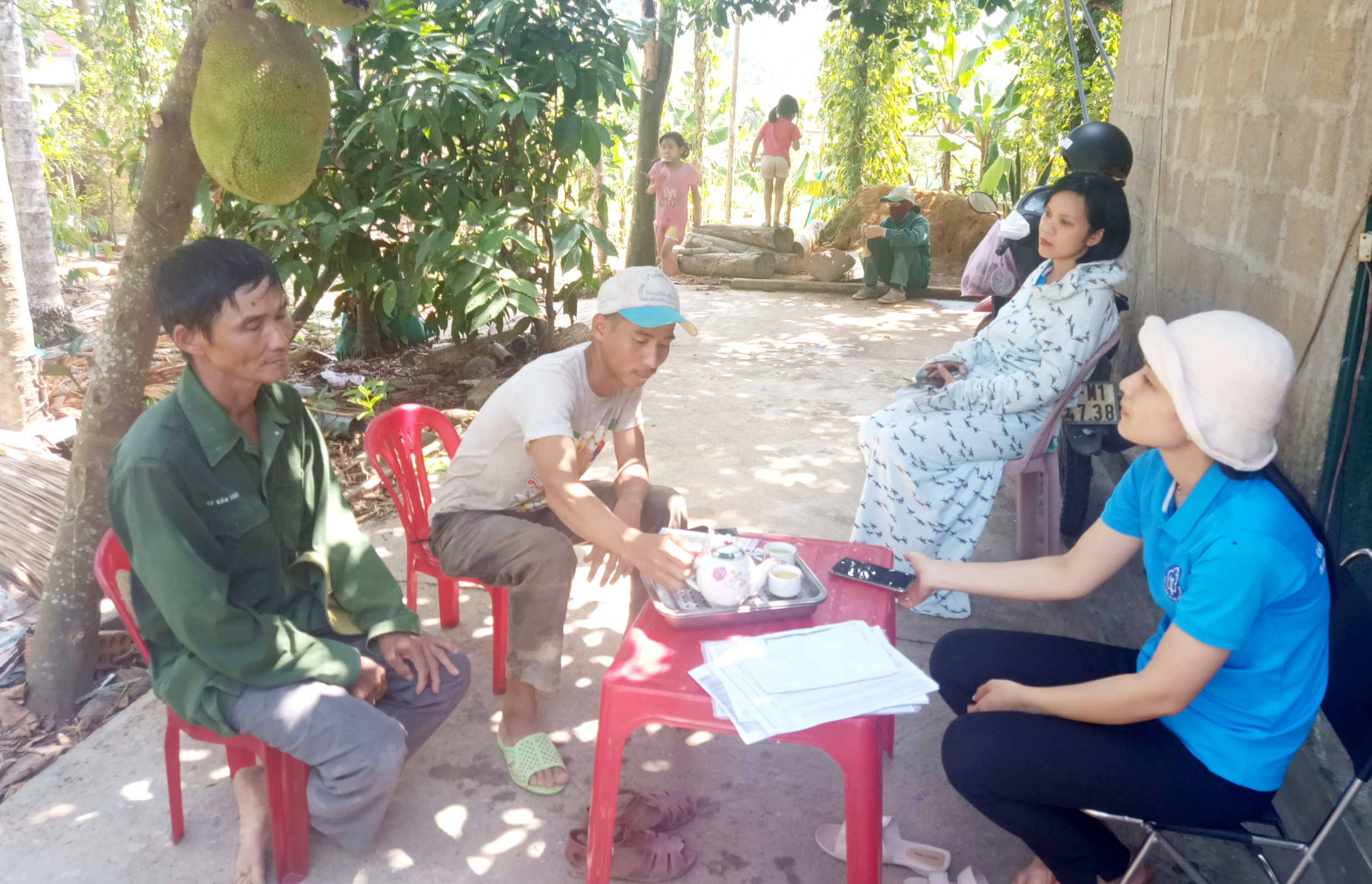 Vận động người dân tham gia bảo hiểm y tế sau khi hết thời hạn hỗ trợ