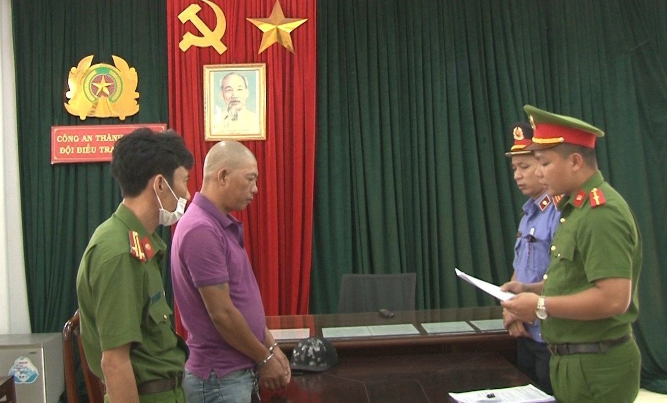 Tranh giành khách mua hàng, một đối tượng bị bắt