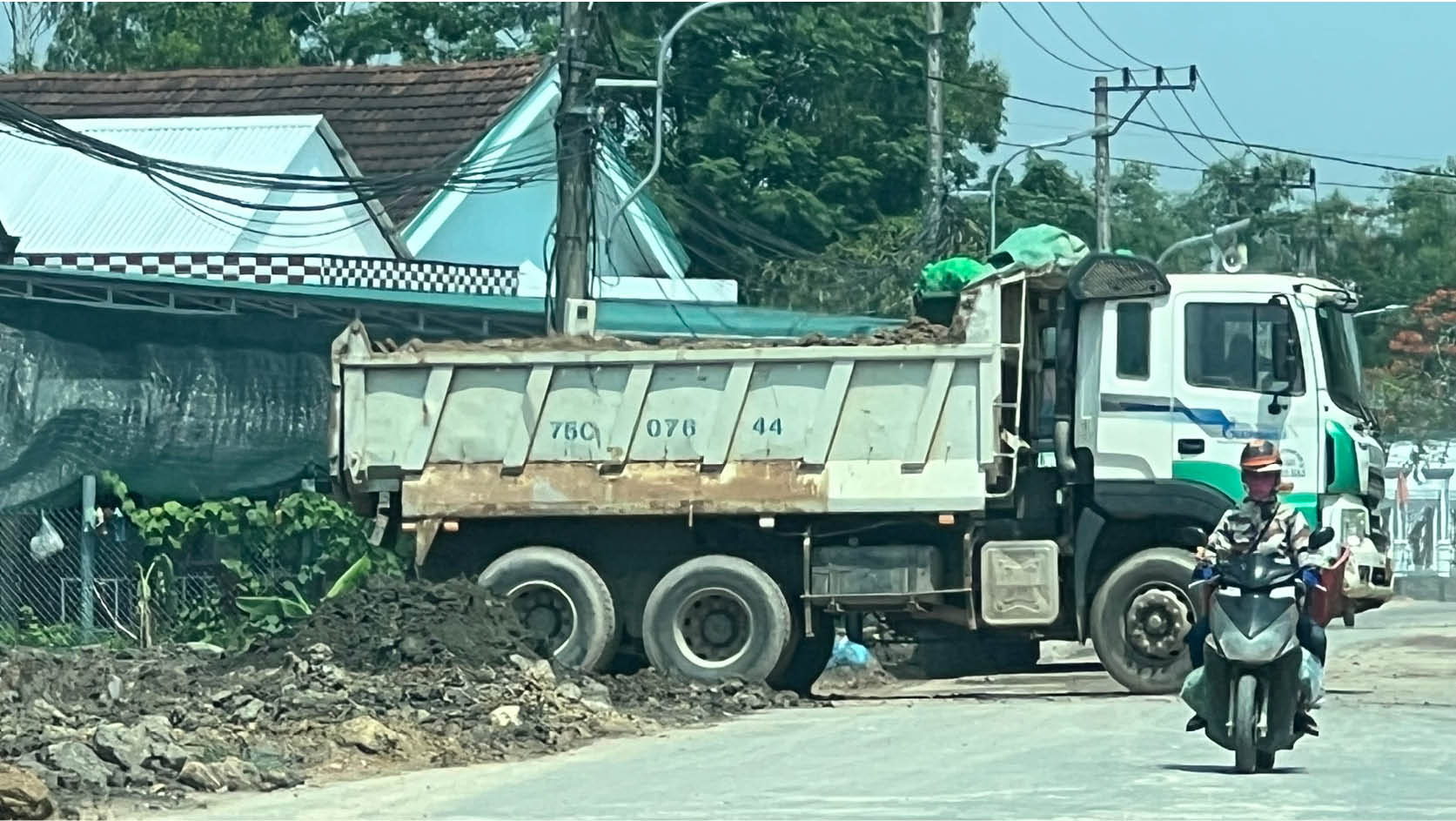 Đảm bảo môi trường đổ đất thải từ dự án trung tâm thương mại