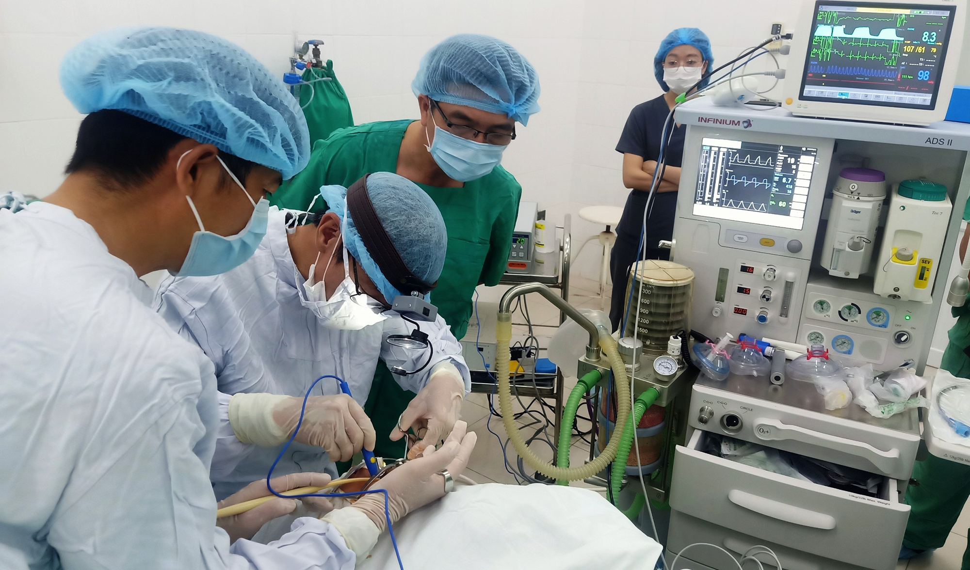 Thêm một bệnh viện tuyến huyện cắt amidan bằng coblator