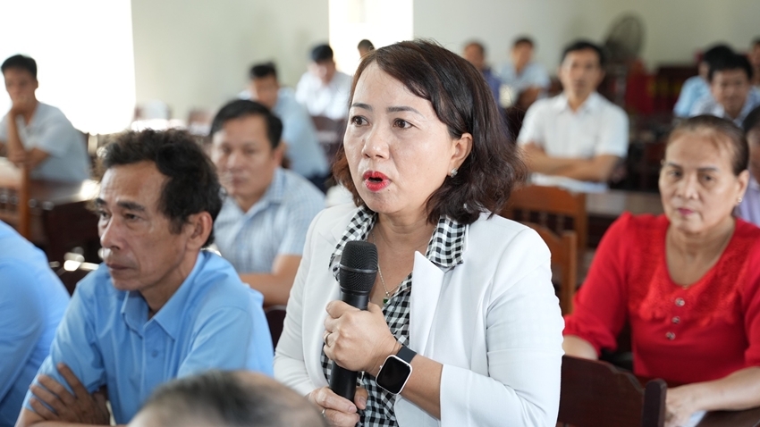 Cử tri kiến nghị khắc phục tình trạng quan liêu trong cấp giấy chứng nhận quyền sử dụng đất