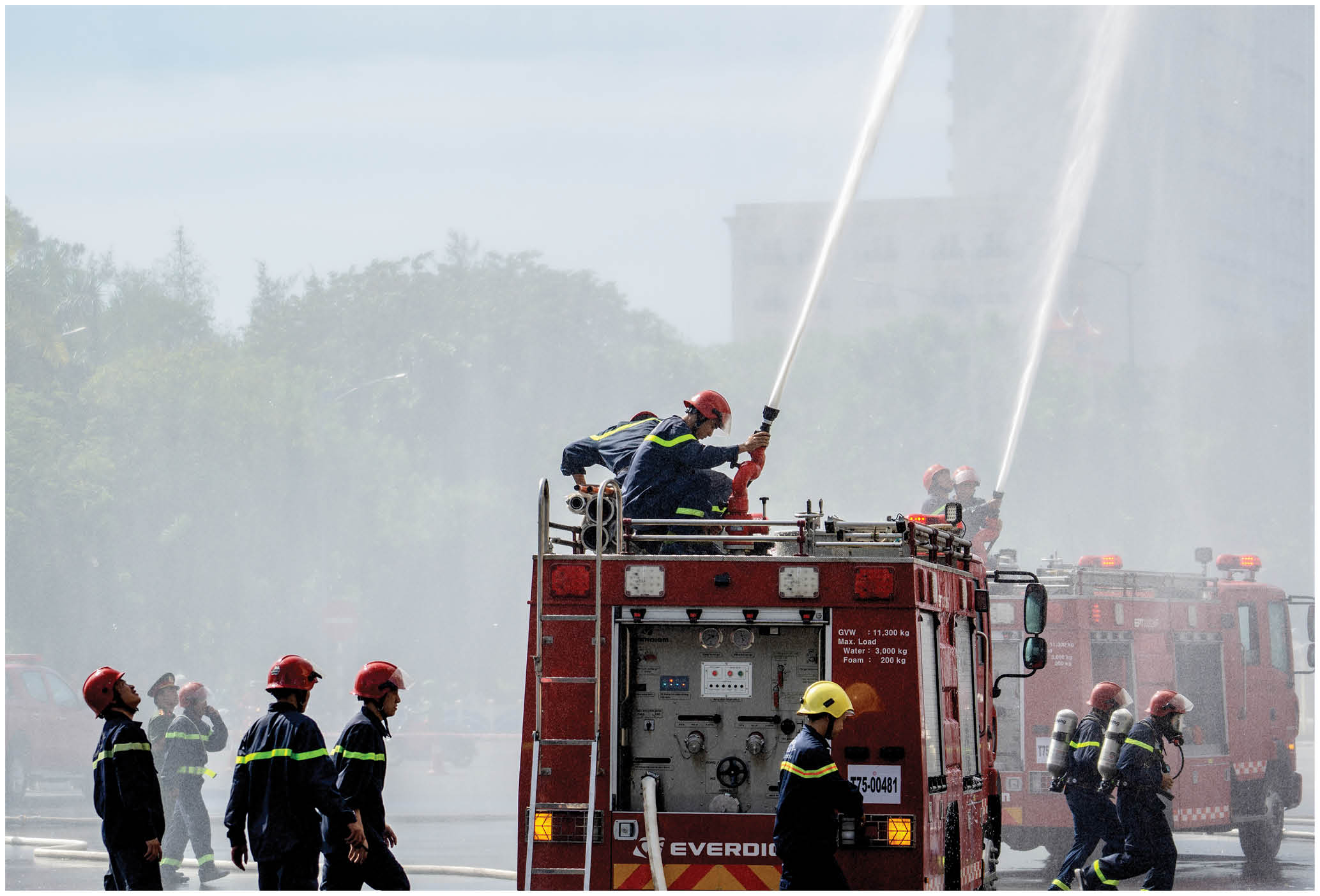 Không lùi trước “giặc lửa”