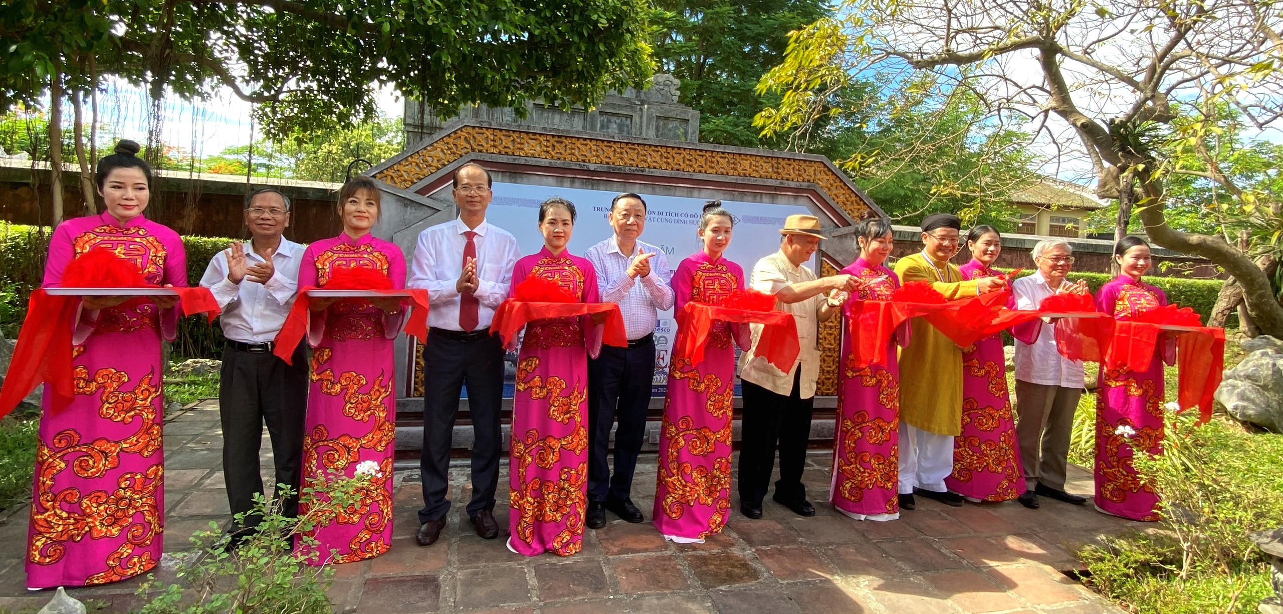 Thần Kinh Nhị Thập Cảnh qua thư pháp Truyền thừa của Đài Loan Trung Quốc