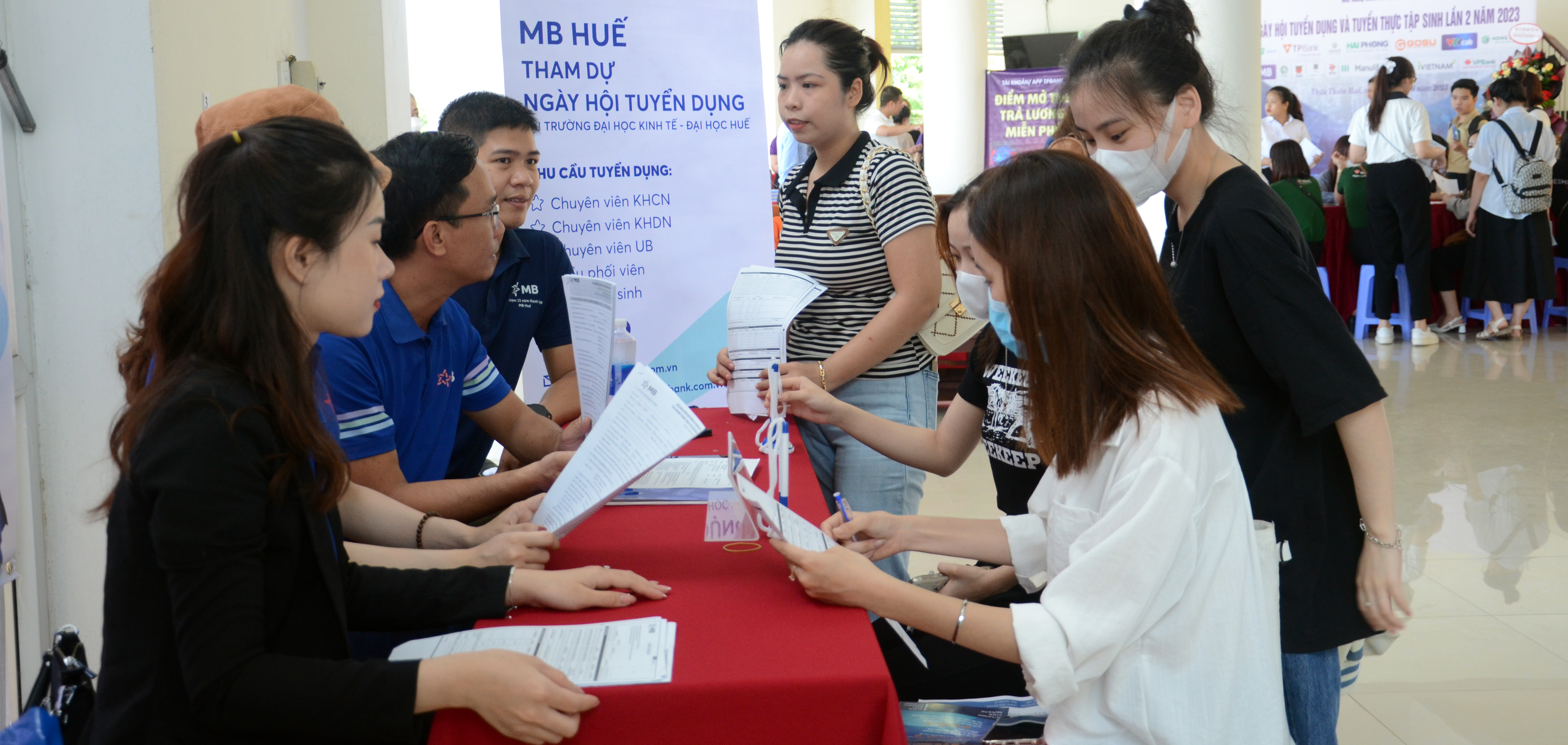 Gần 500 cơ hội việc làm và thực tập sinh cho sinh viên