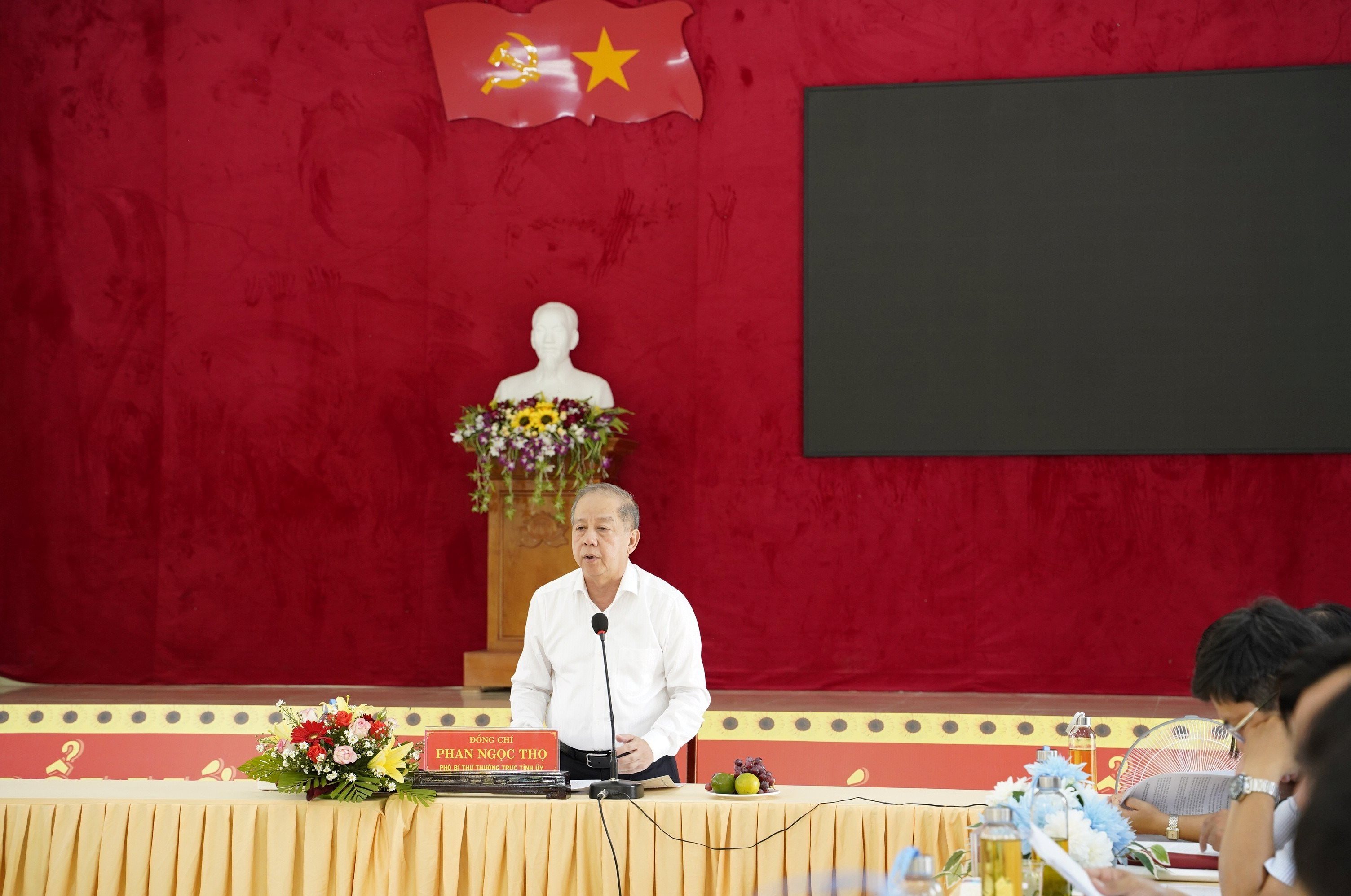 Triển khai Nghị quyết chuyên đề phù hợp với thực tế địa phương