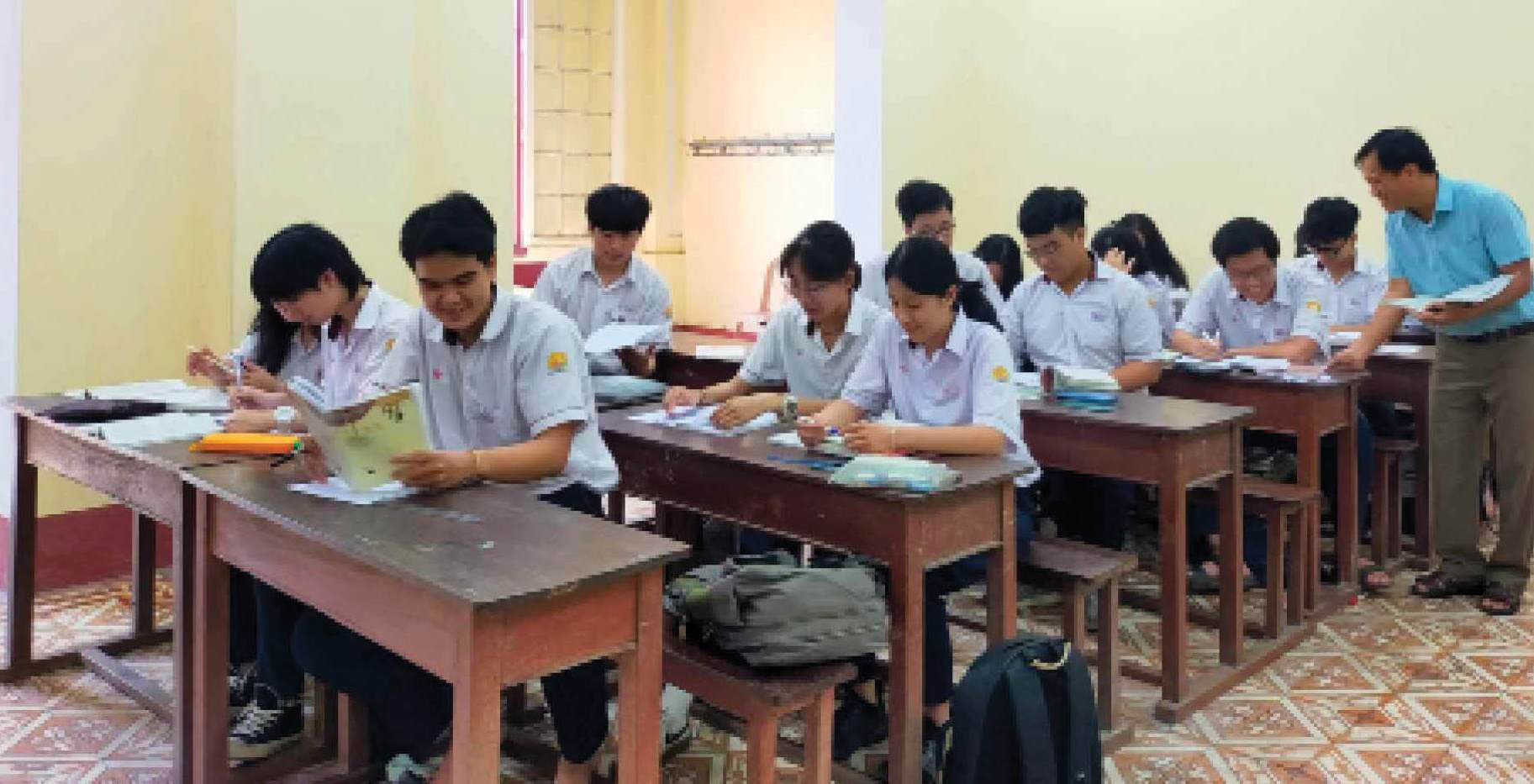 Cẩn trọng khi ôn thi trên mạng