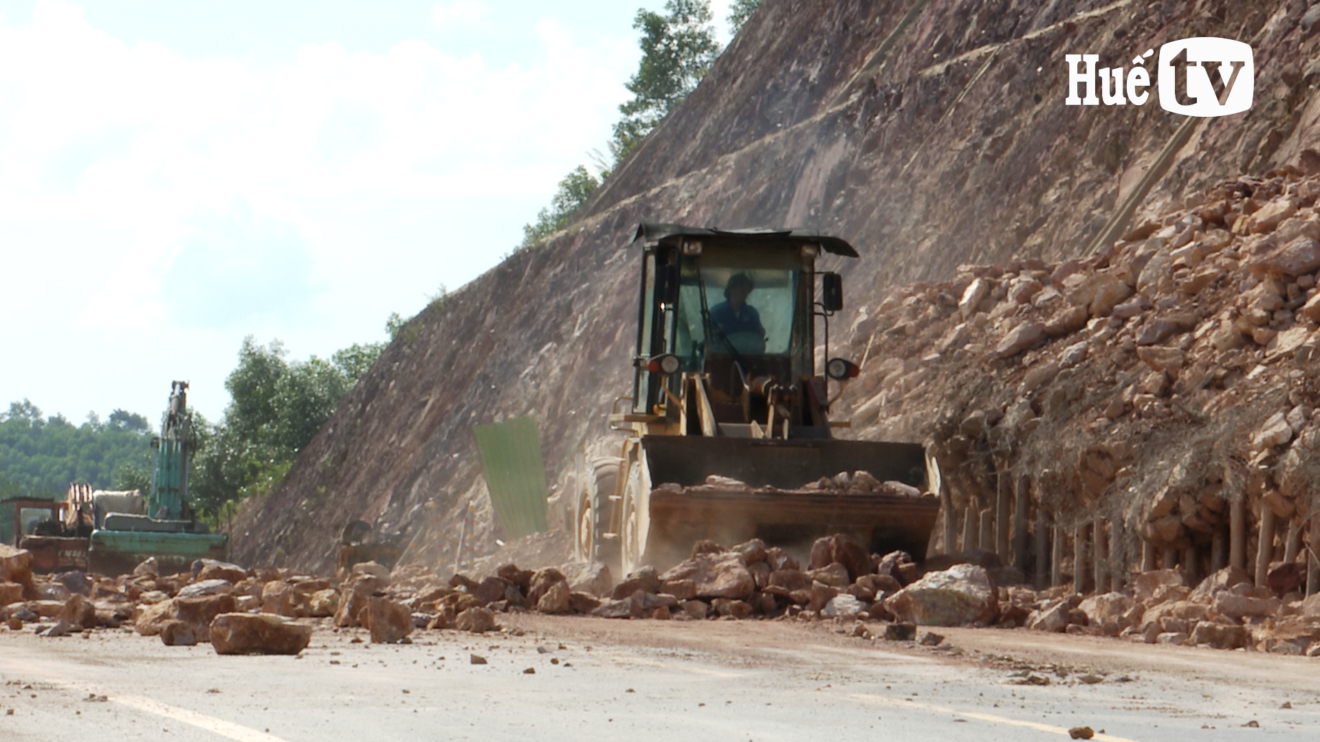 Khắc phục, sửa chữa cao tốc Cam Lộ - La Sơn