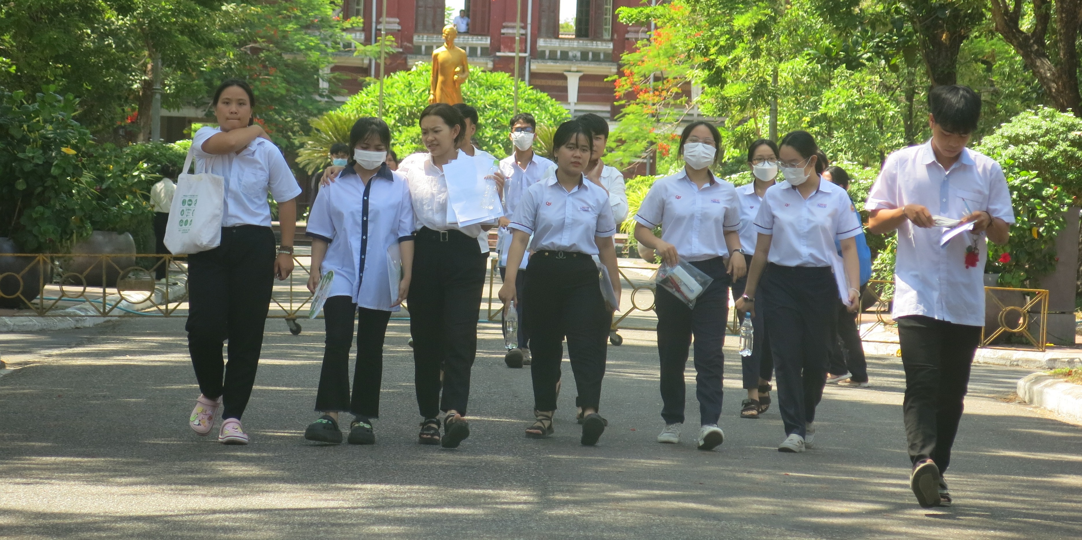 Đề thi môn ngữ văn Hay và vừa sức thí sinh