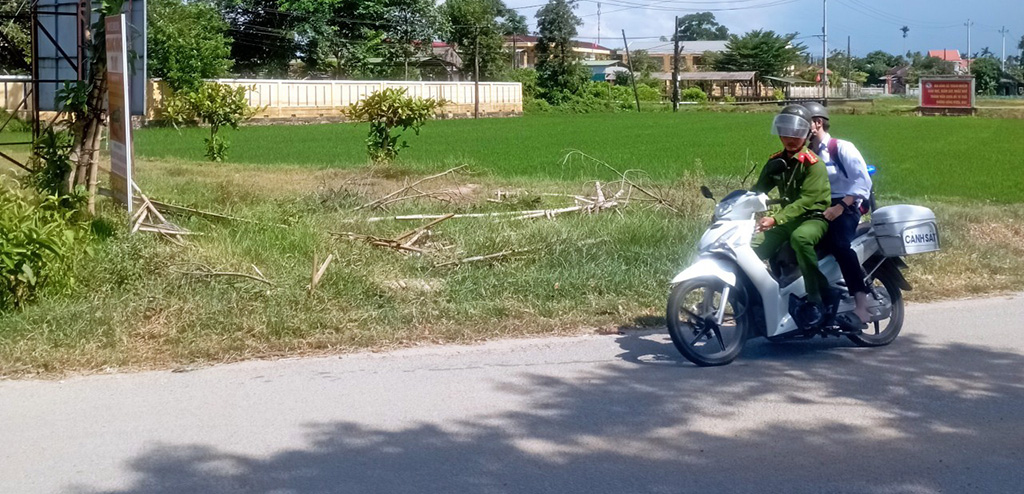 Công an kịp thời chở thí sinh ngủ quên đến điểm thi đúng giờ