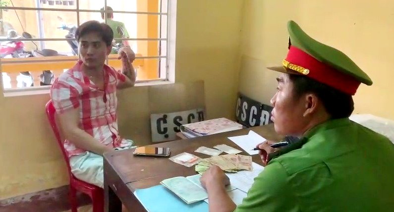 Tạm giữ hình sự đối tượng mua hơn 12 triệu đồng ma túy