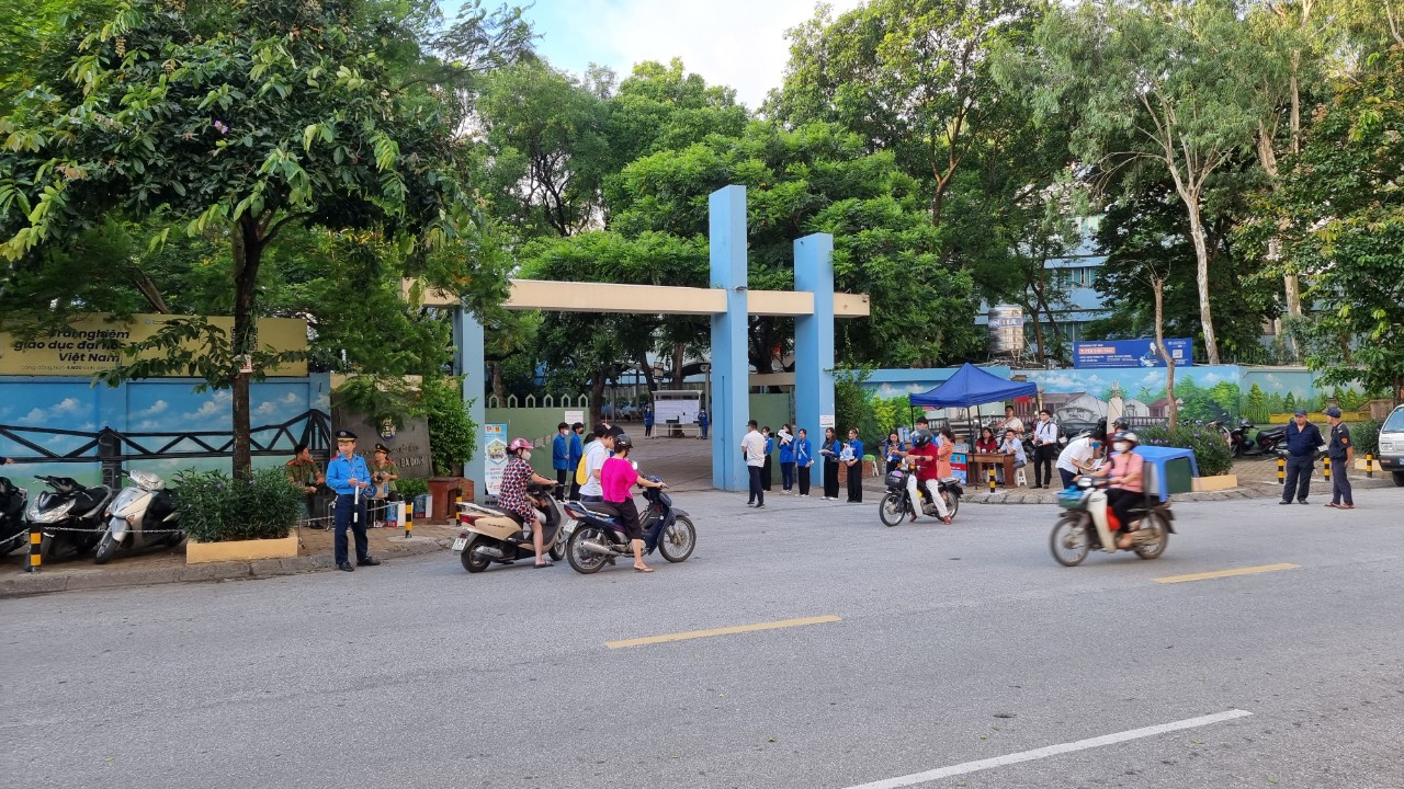 Kỳ thi tốt nghiệp TPHT 2023 Sáng 29 6, thí sinh làm bài thi tổ hợp