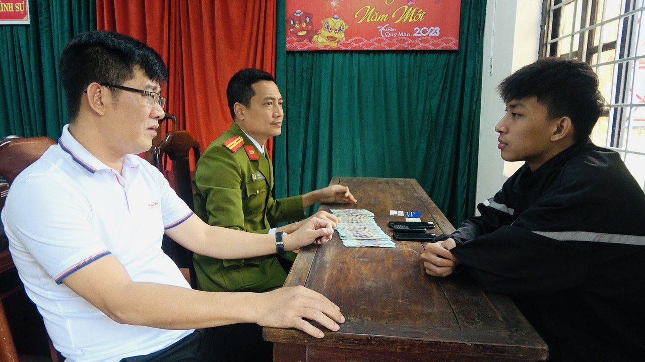 Người dân bị lừa bằng các thủ đoạn khác nhau trên không gian mạng