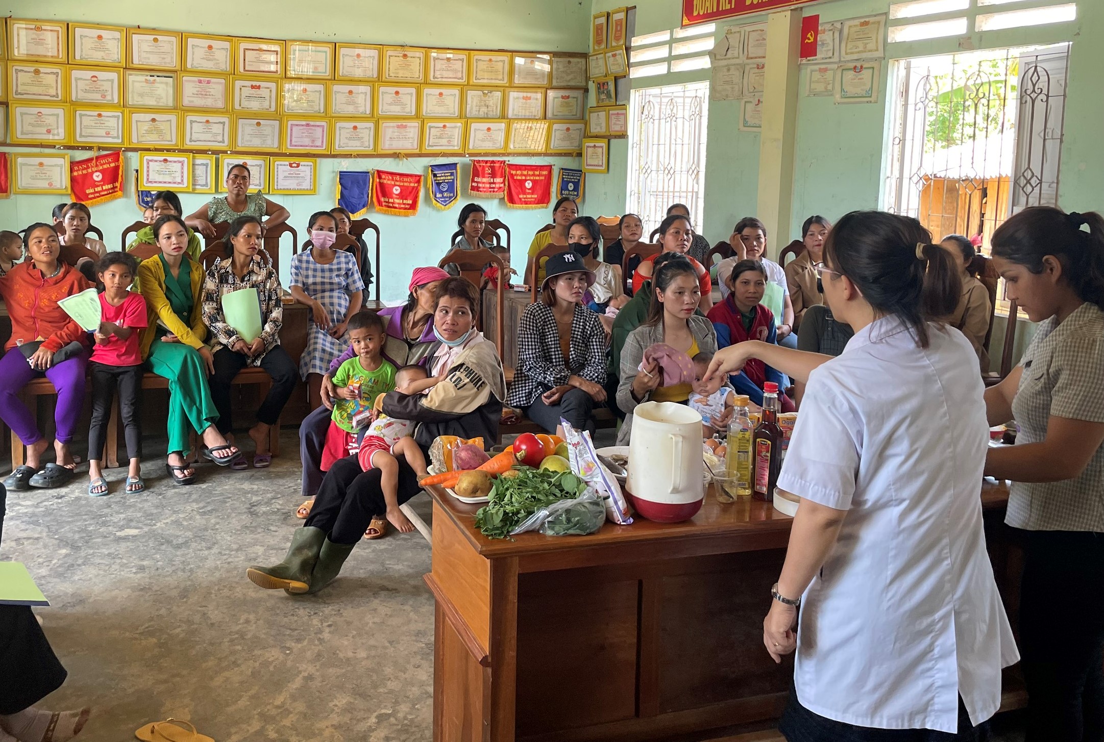 Phối hợp với các bộ, ngành, địa phương tháo gỡ khó khăn trong thực hiện các chương trình Mục tiêu quốc gia

​