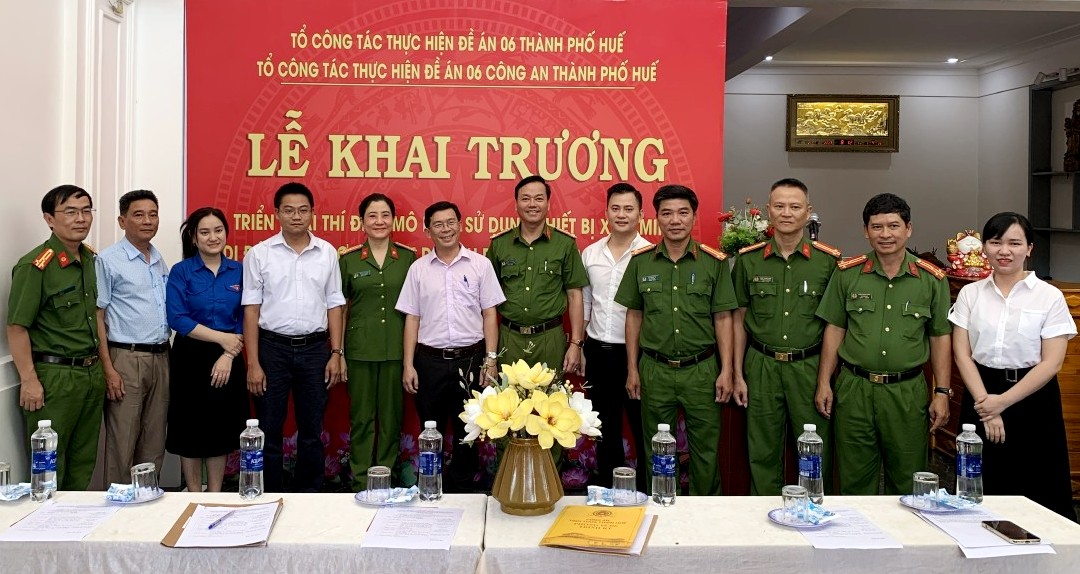 Thí điểm thiết bị khai thác thông tin, xác định danh tính khách hàng tại các tiệm cầm đồ