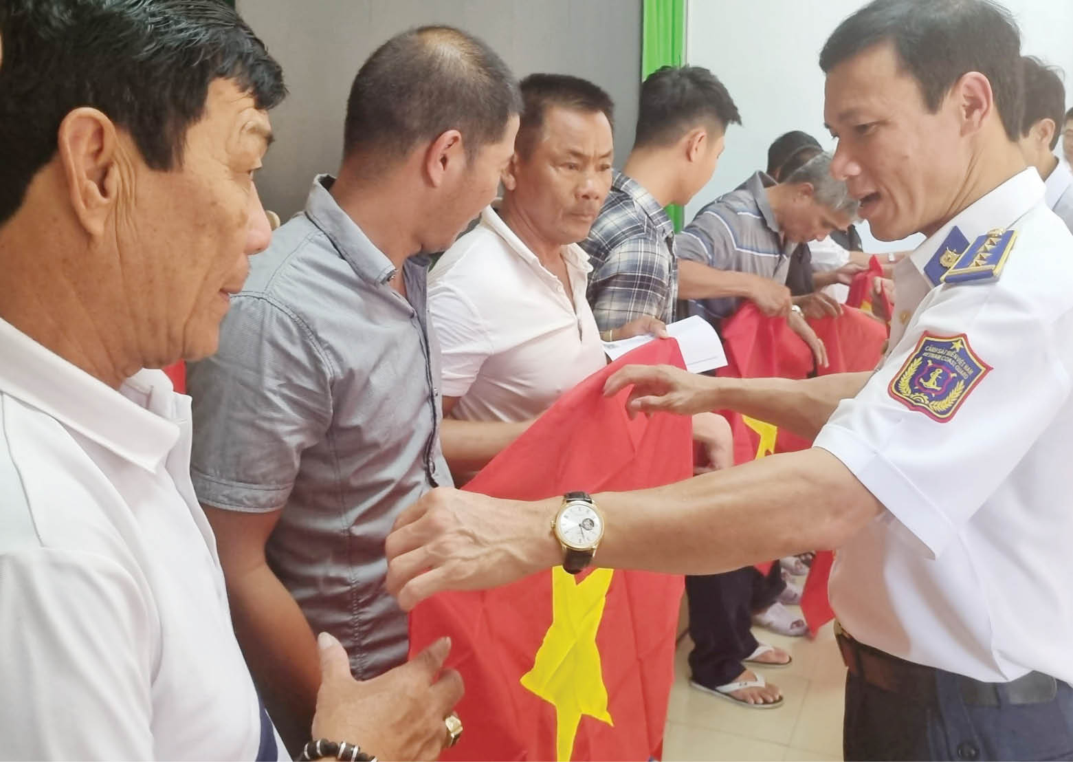 Đồng hành với ngư dân