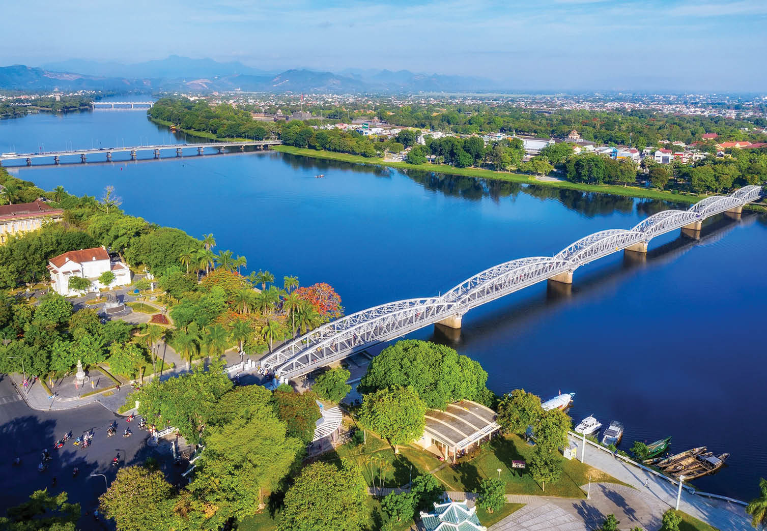 Huế như một tổng hòa đô thị nhà  vườn lớn