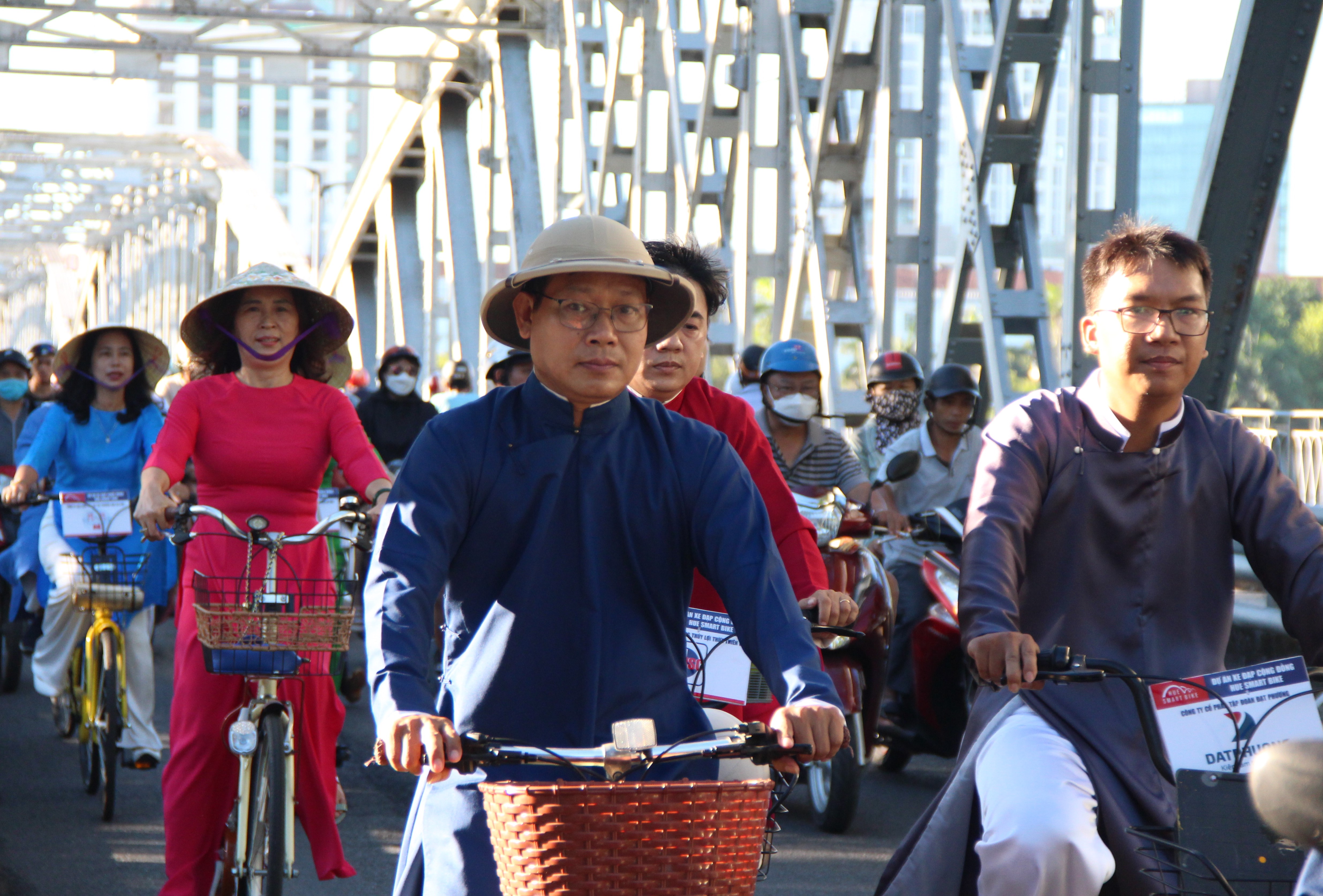 Níu giữ hồn áo dài xưa giữa thời hiện đại