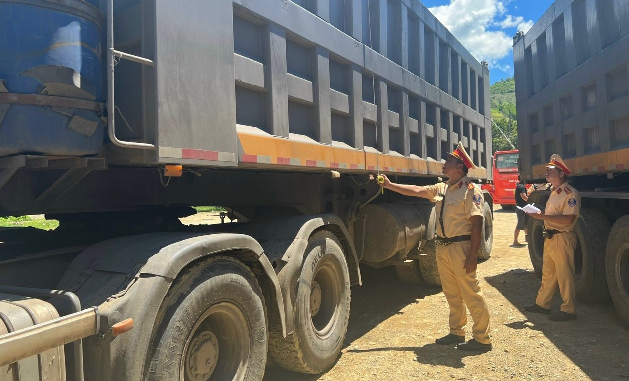 Xử phạt 5 phương tiện cơi nới thành thùng xe