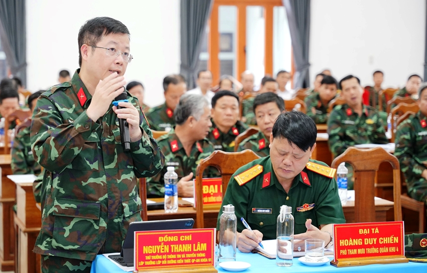 Phát triển kinh tế - xã hội gắn với củng cố quốc phòng - an ninh