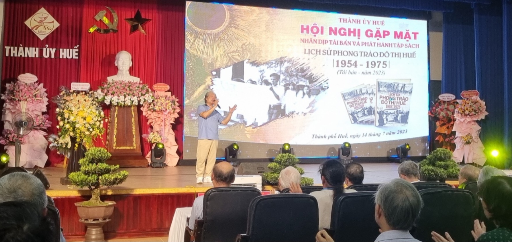 Thành uỷ Huế tổ chức gặp mặt nhân tái bản tập sách Lịch sử phong trào đô thị Huế 1954 - 1975