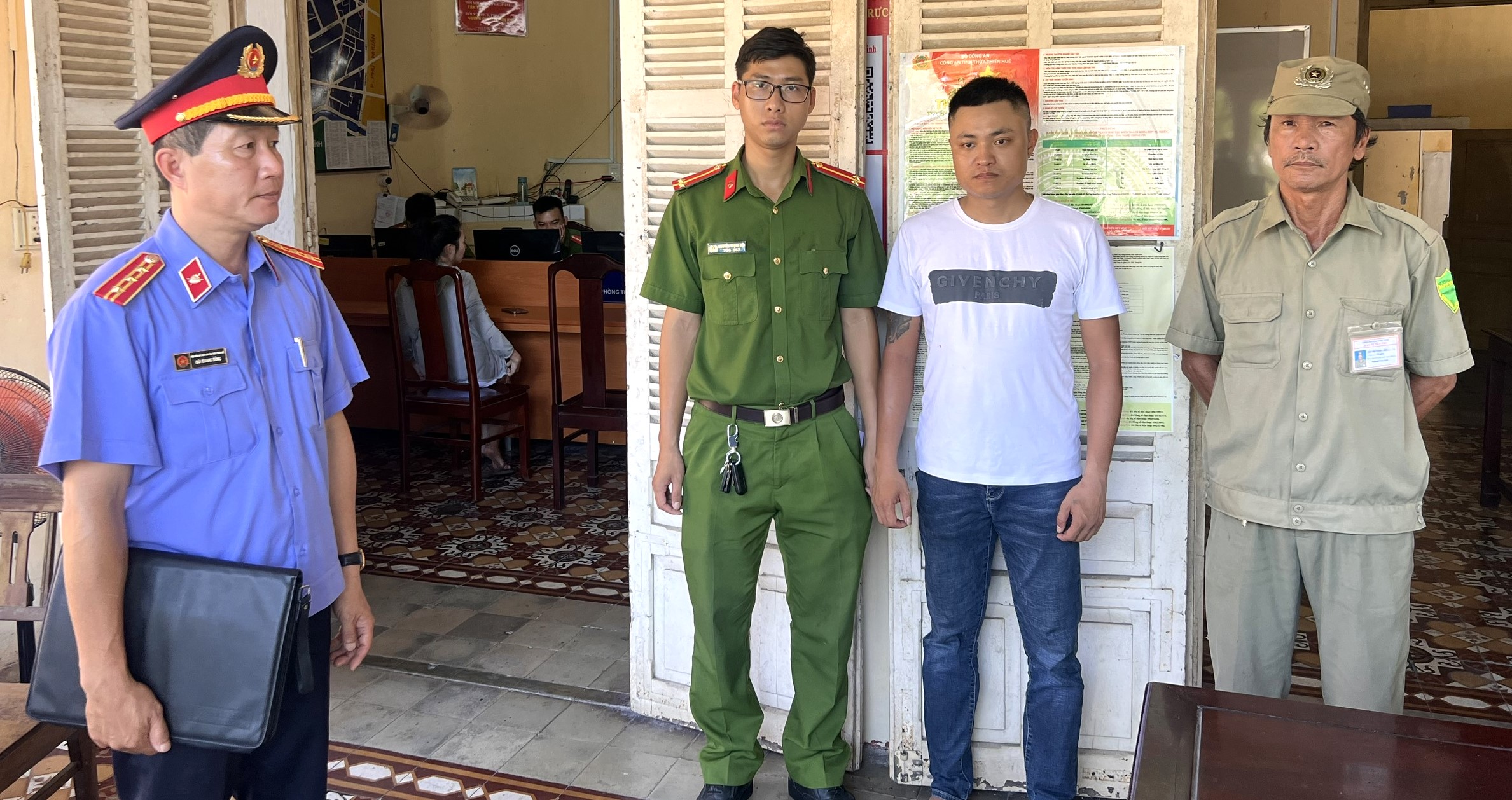 Vướng vòng lao lý vì giữ người trái pháp luật và cưỡng đoạt tài sản