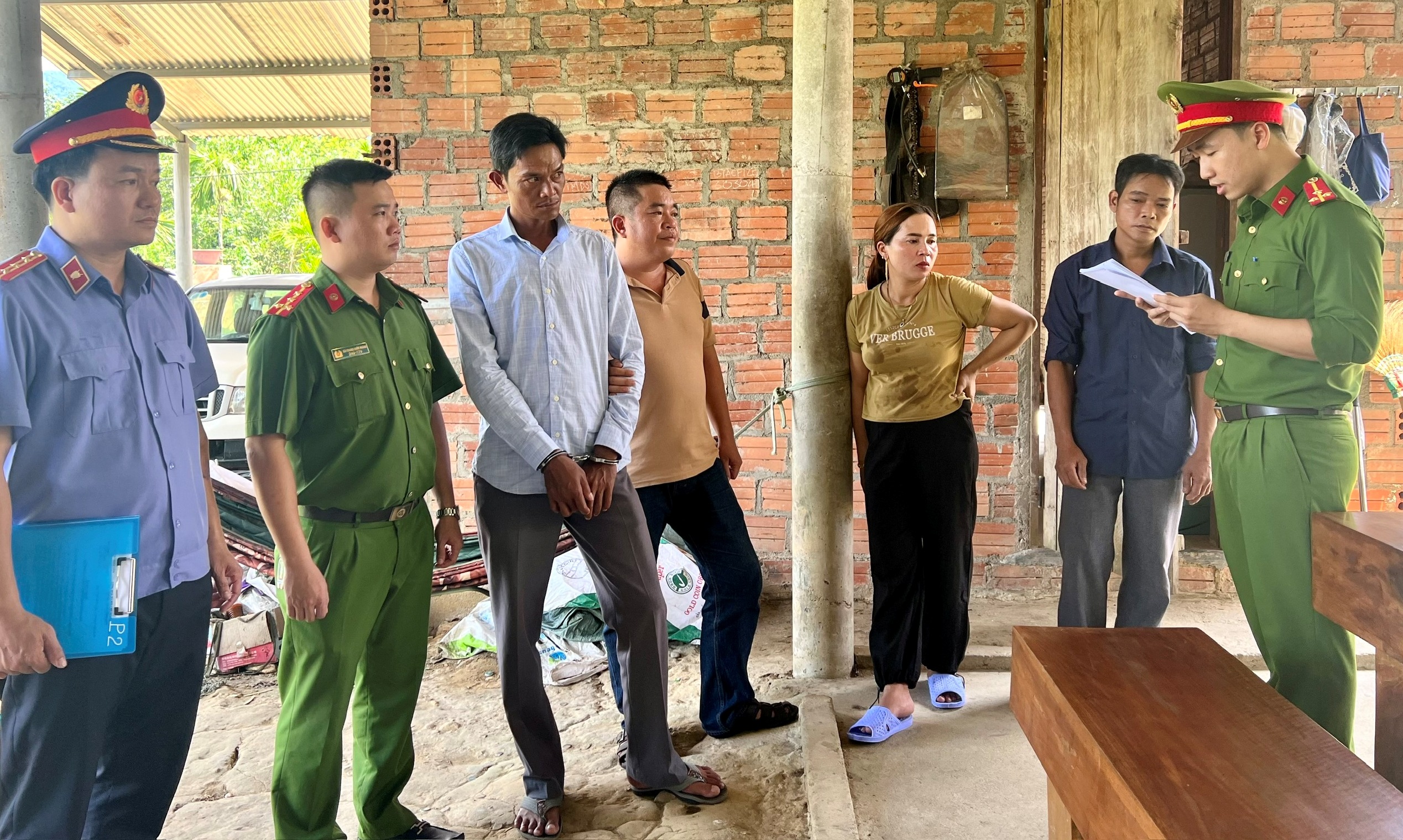 2 đối tượng thỏa thuận khai thác vàng trái phép tại Nam Đông bị bắt