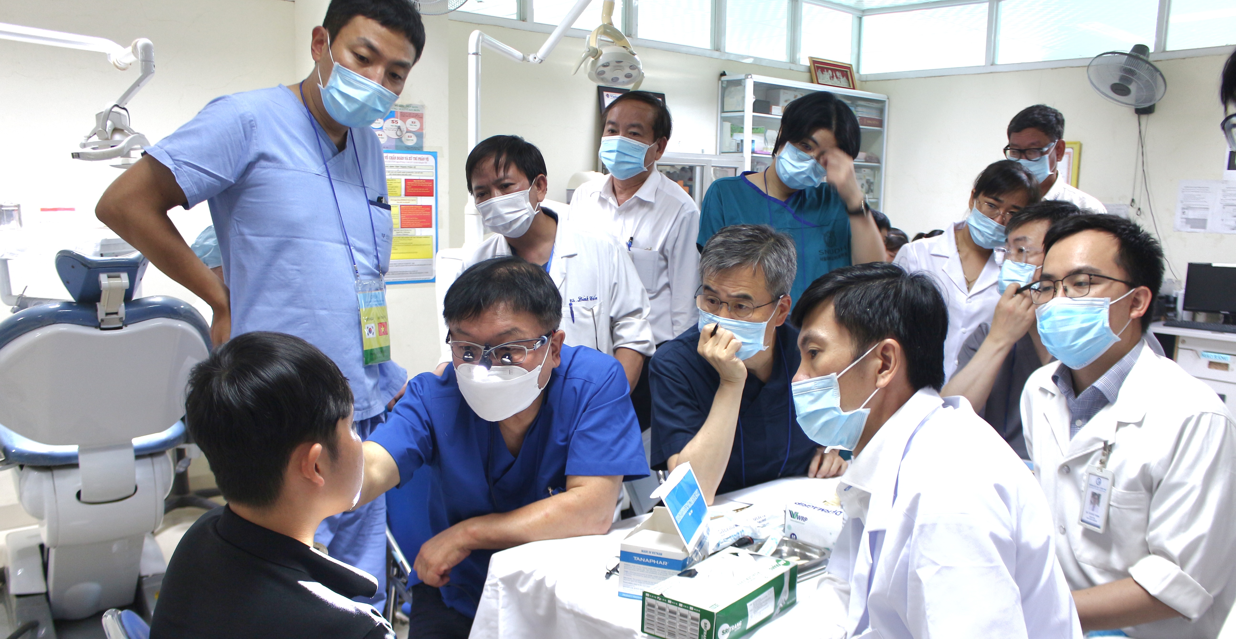 Phối hợp phẫu thuật cho bệnh nhi bị dị tật khe hở môi, vòm họng