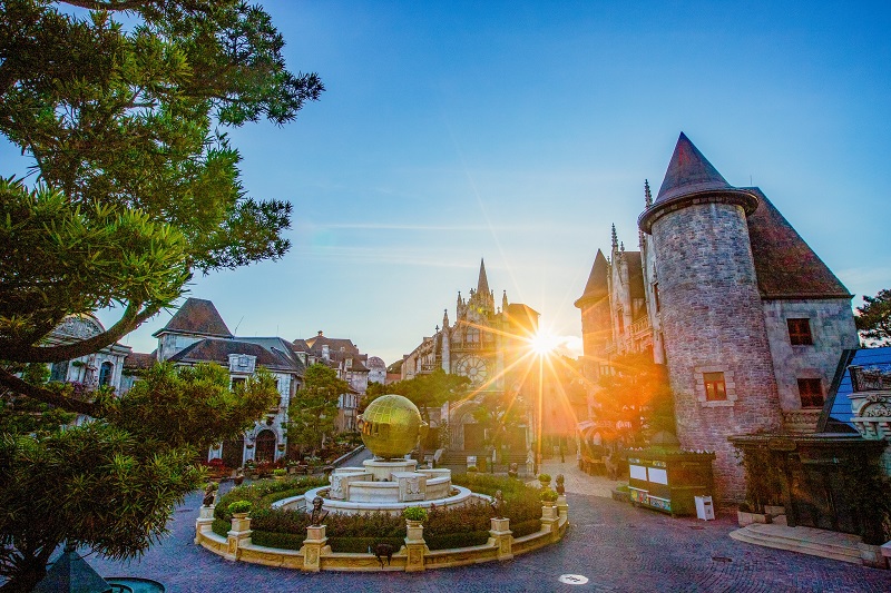 Bà Nà Hills cách Đà Nẵng bao xa nên xuất phát thời gian nào