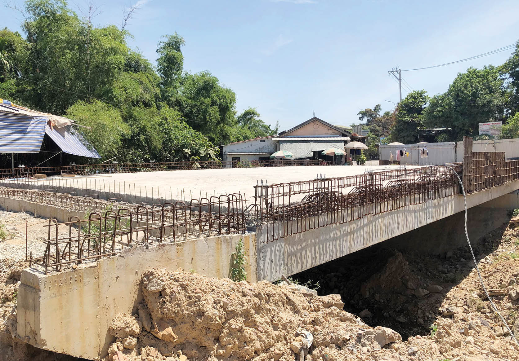 Cầu Long Thọ xây dựng dang dở