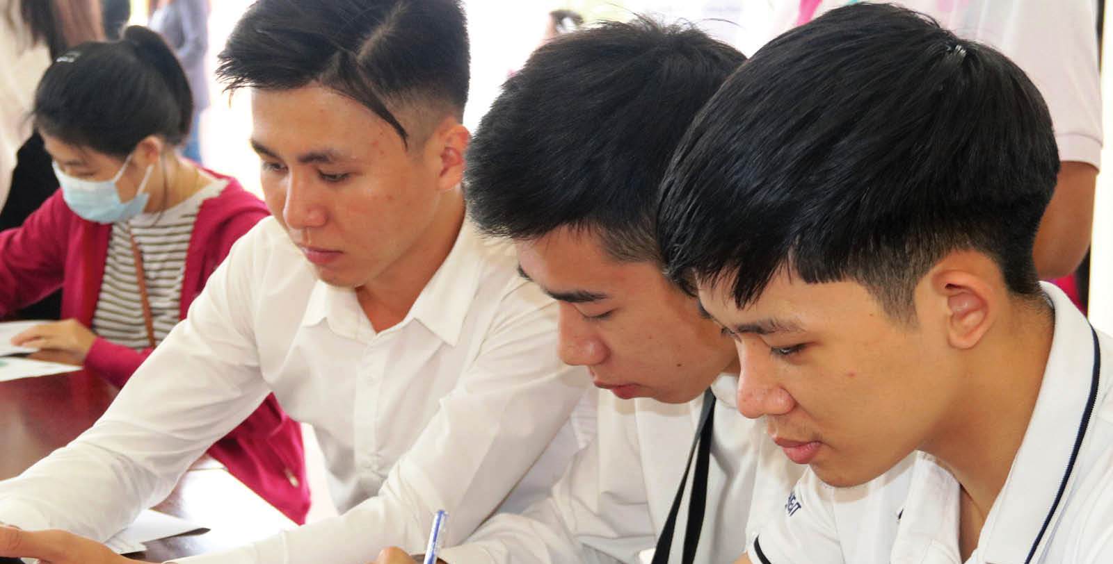 Tránh rủi ro khi đăng ký xét tuyển