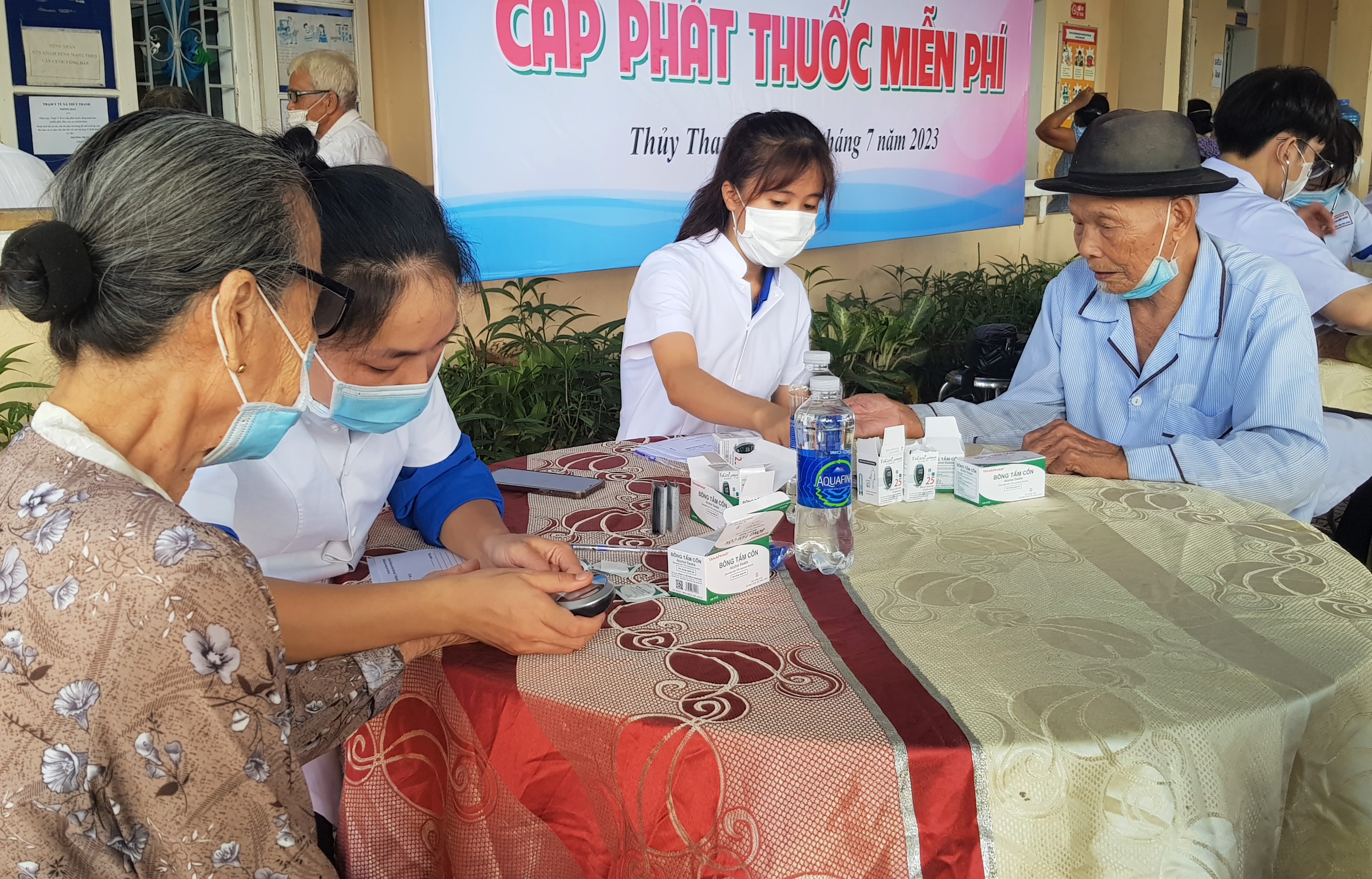 Thắp lửa nhiệt huyết, cống hiến sức trẻ trong chăm sóc sức khỏe nhân dân