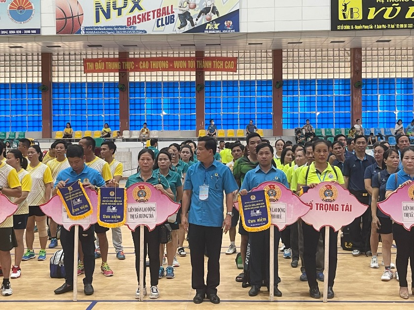 Khai mạc giải cầu lông, bóng bàn đoàn viên, người lao động