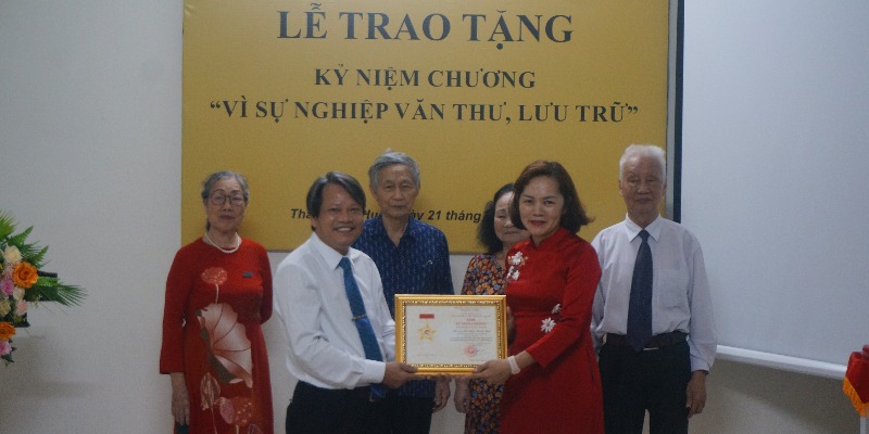 5 cá nhân được tặng kỷ niệm chương Vì sự nghiệp văn thư, lưu trữ