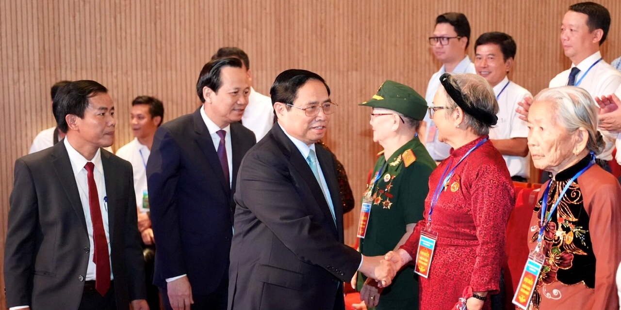 Tri ân những tấm gương sáng ngời về chủ nghĩa anh hùng cách mạng